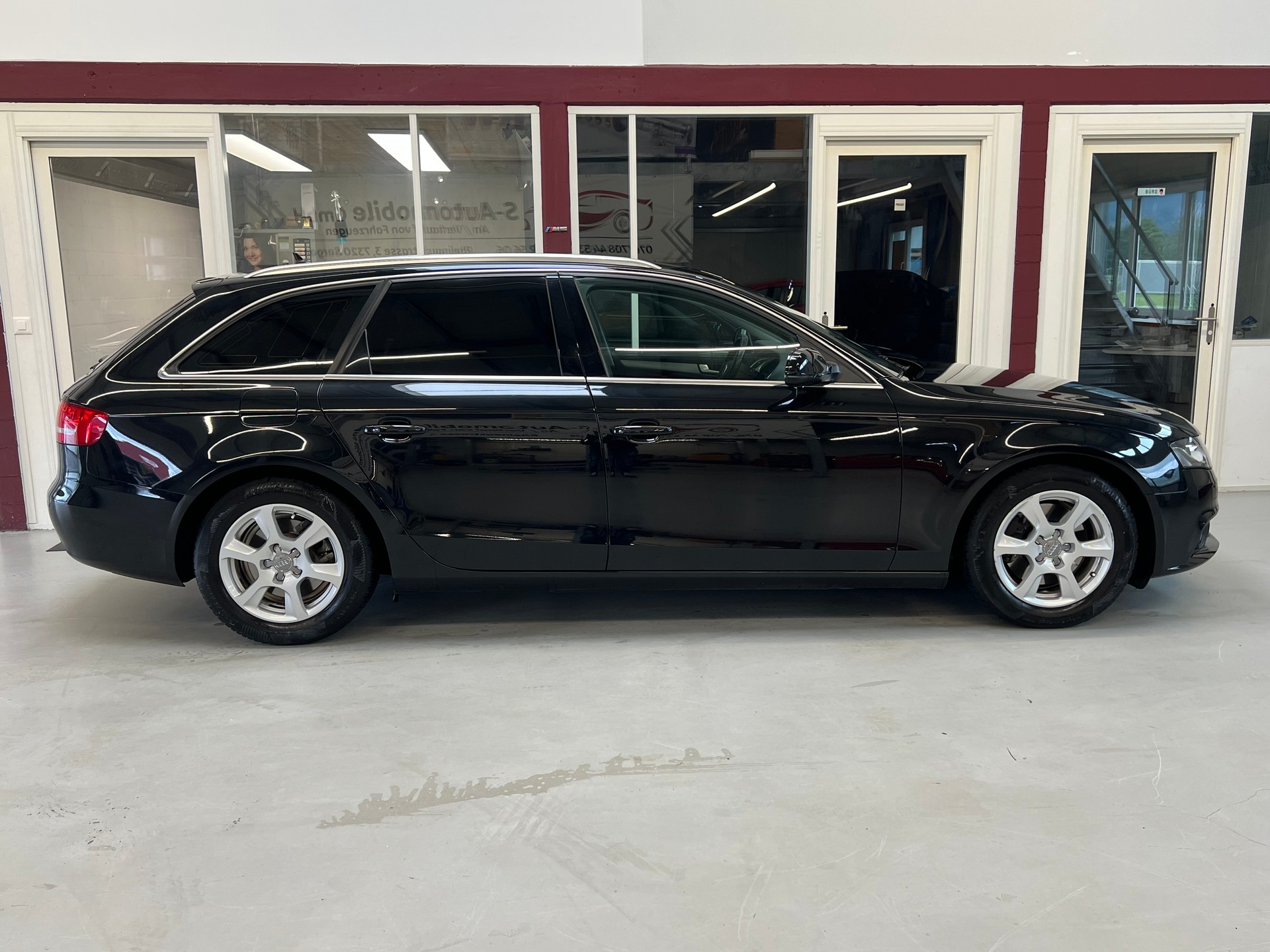 AUDI A4 Avant 2.0 TDI-image-8