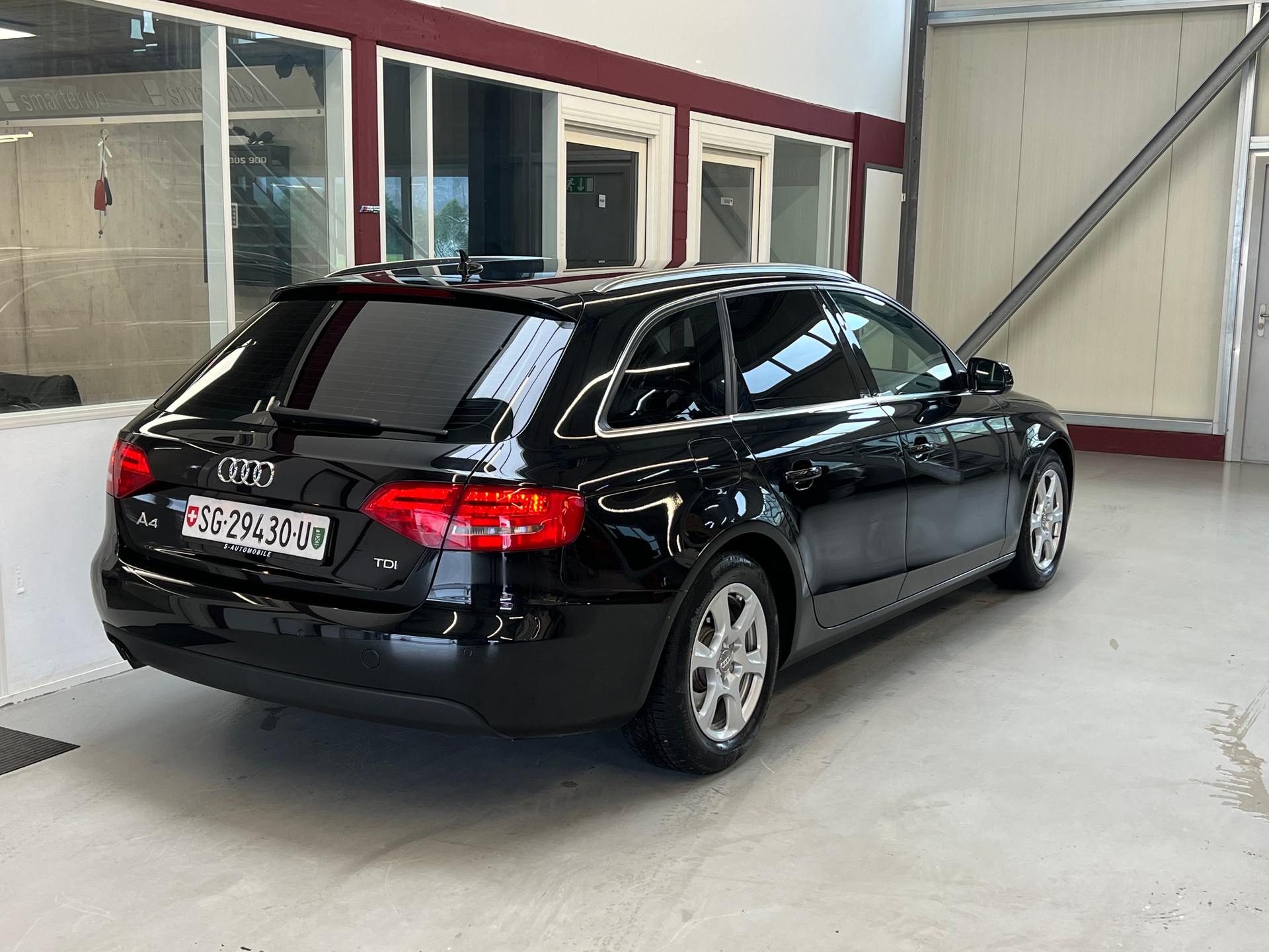 AUDI A4 Avant 2.0 TDI-image-7