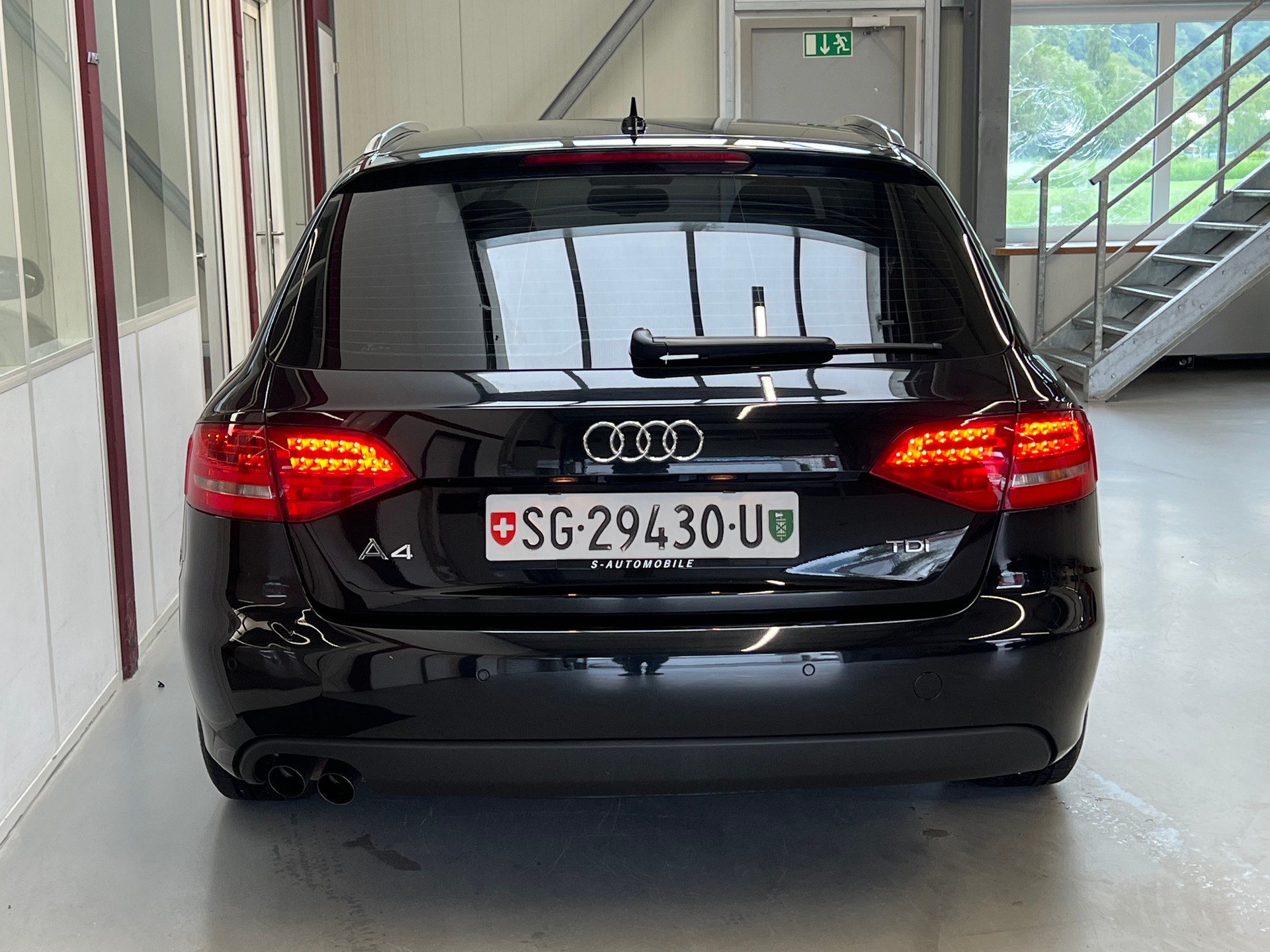 AUDI A4 Avant 2.0 TDI-image-6