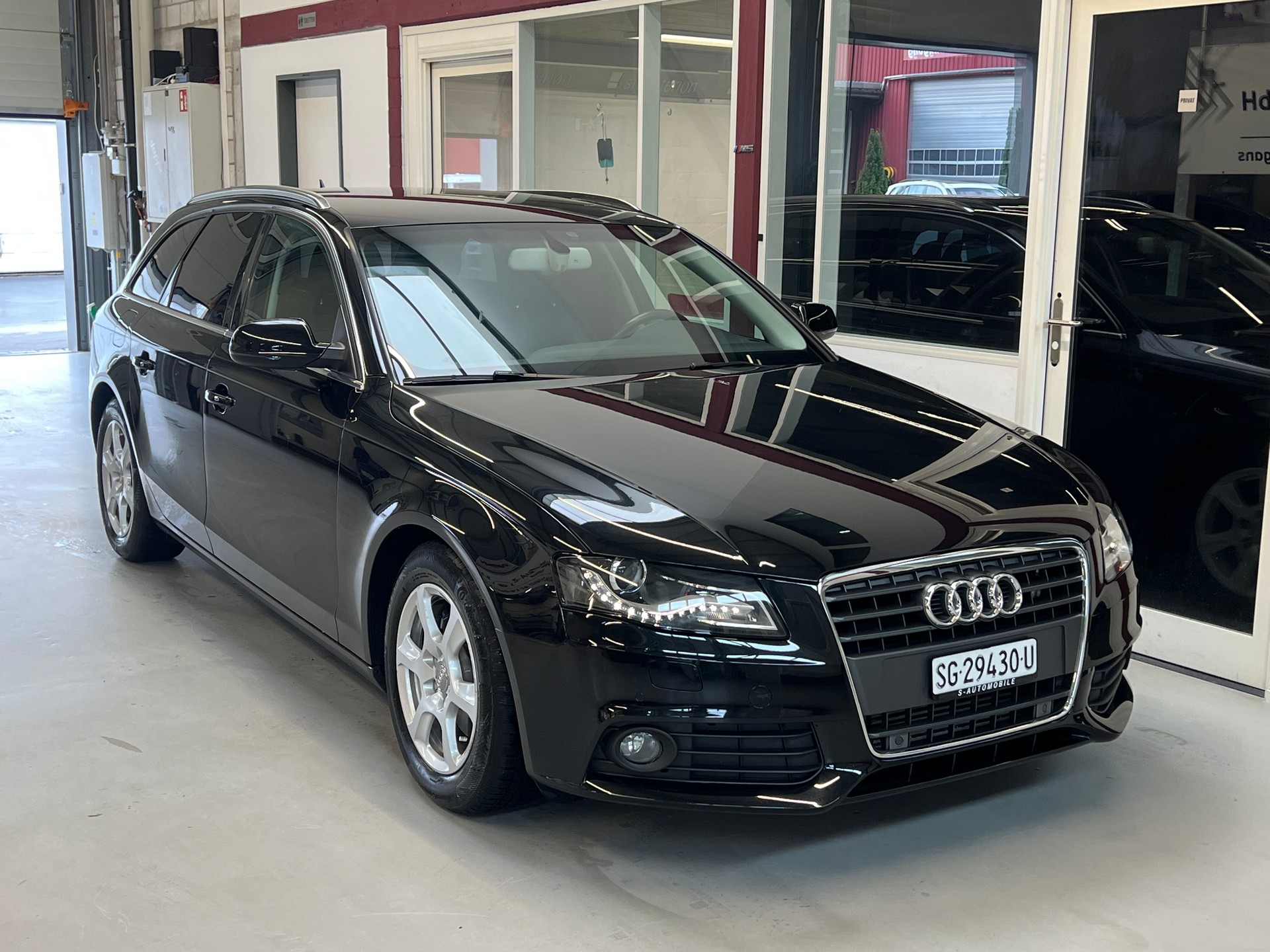 AUDI A4 Avant 2.0 TDI-image-9