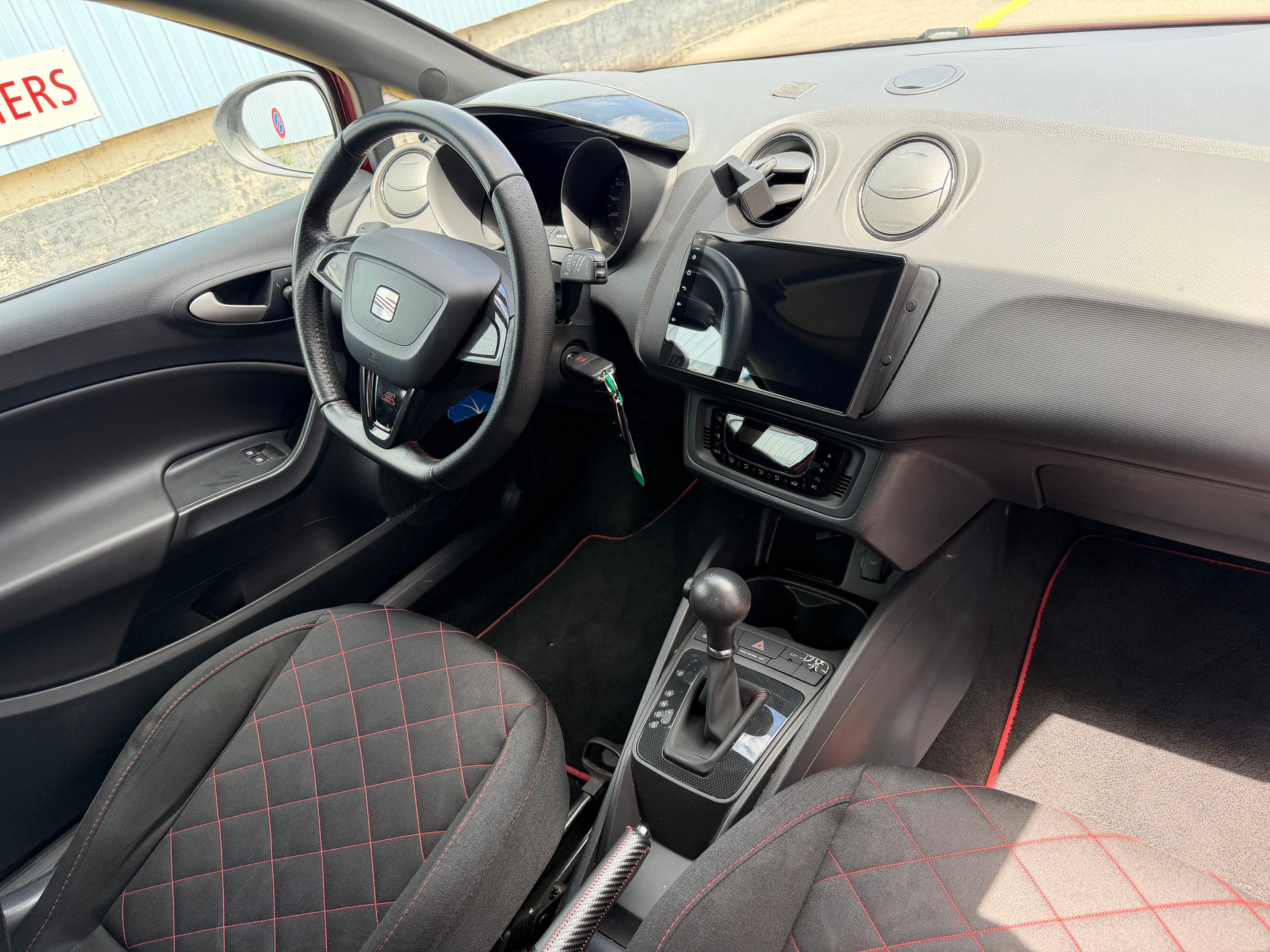 SEAT Ibiza SC 1.4 TSI Cupra DSG-image-9