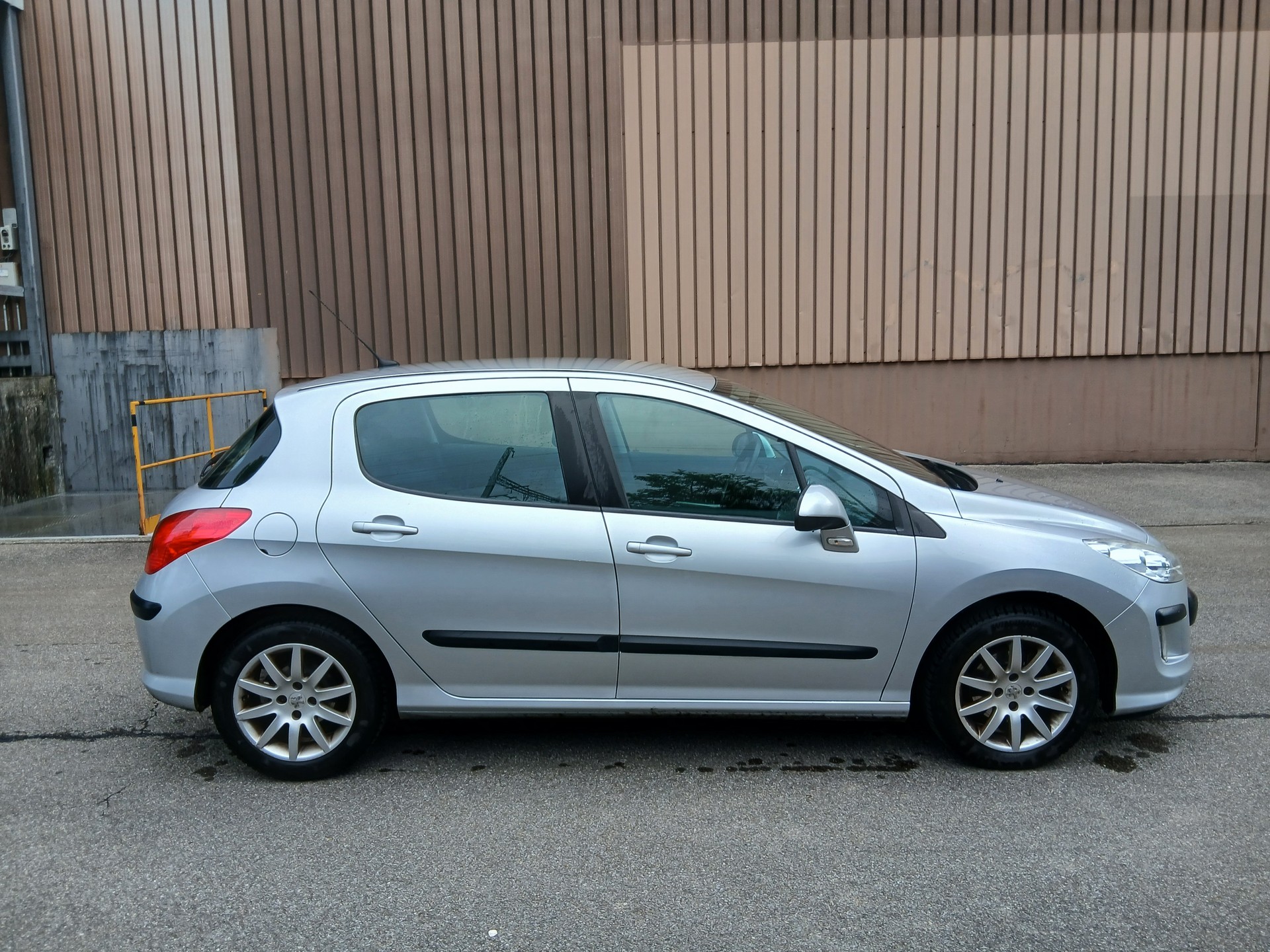 PEUGEOT 308-image-1
