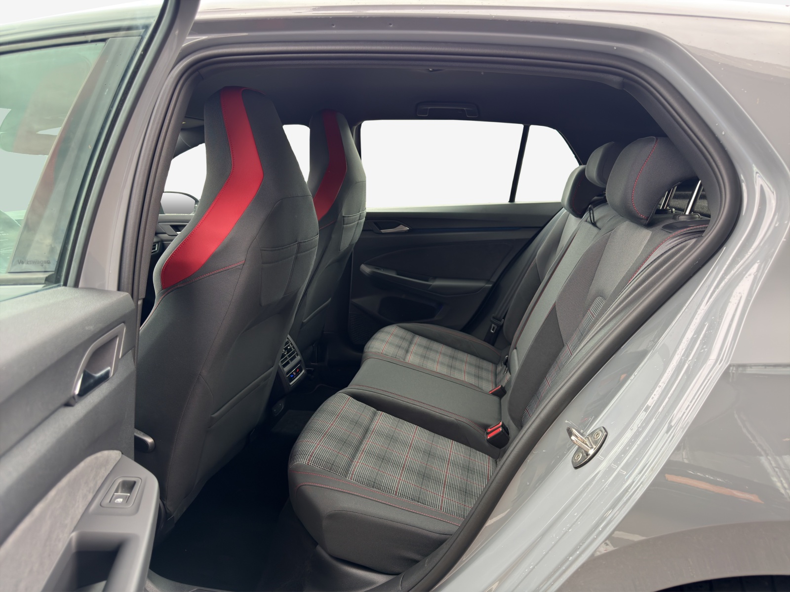 VW Golf 2.0 TSI GTI DSG-image-11