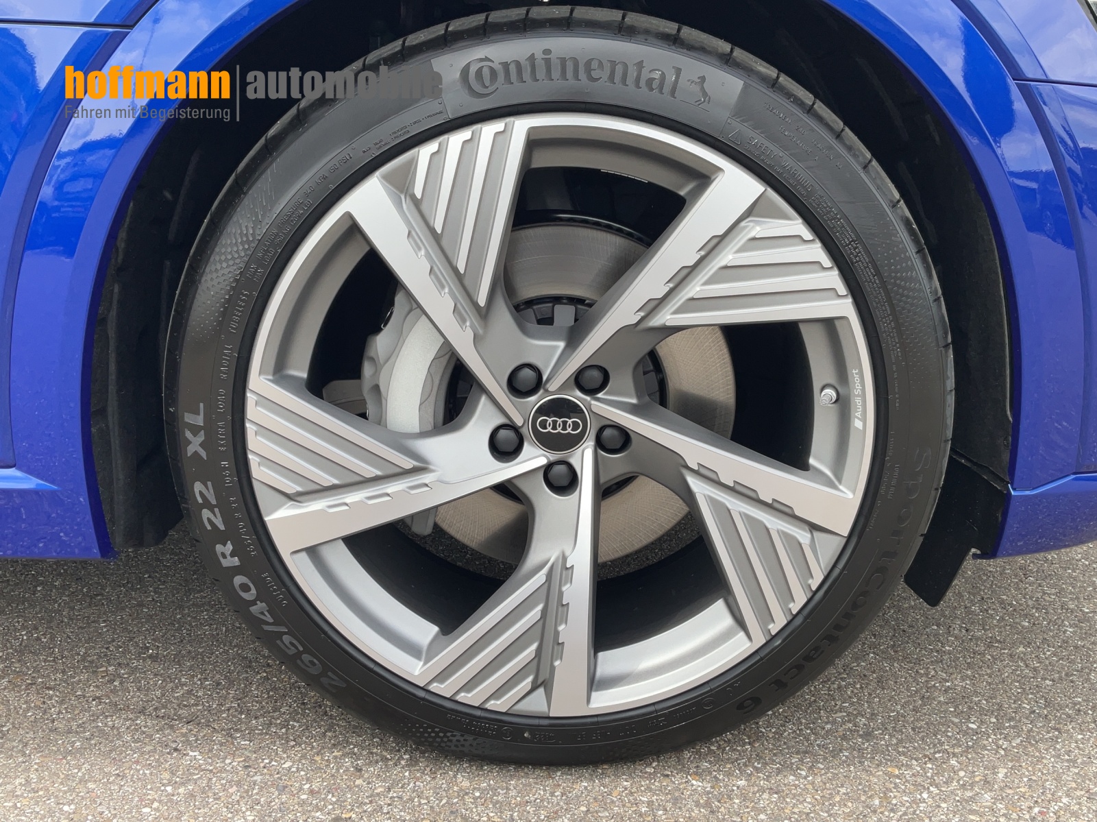 AUDI Q8 55 e-tron S line quattro-image-12