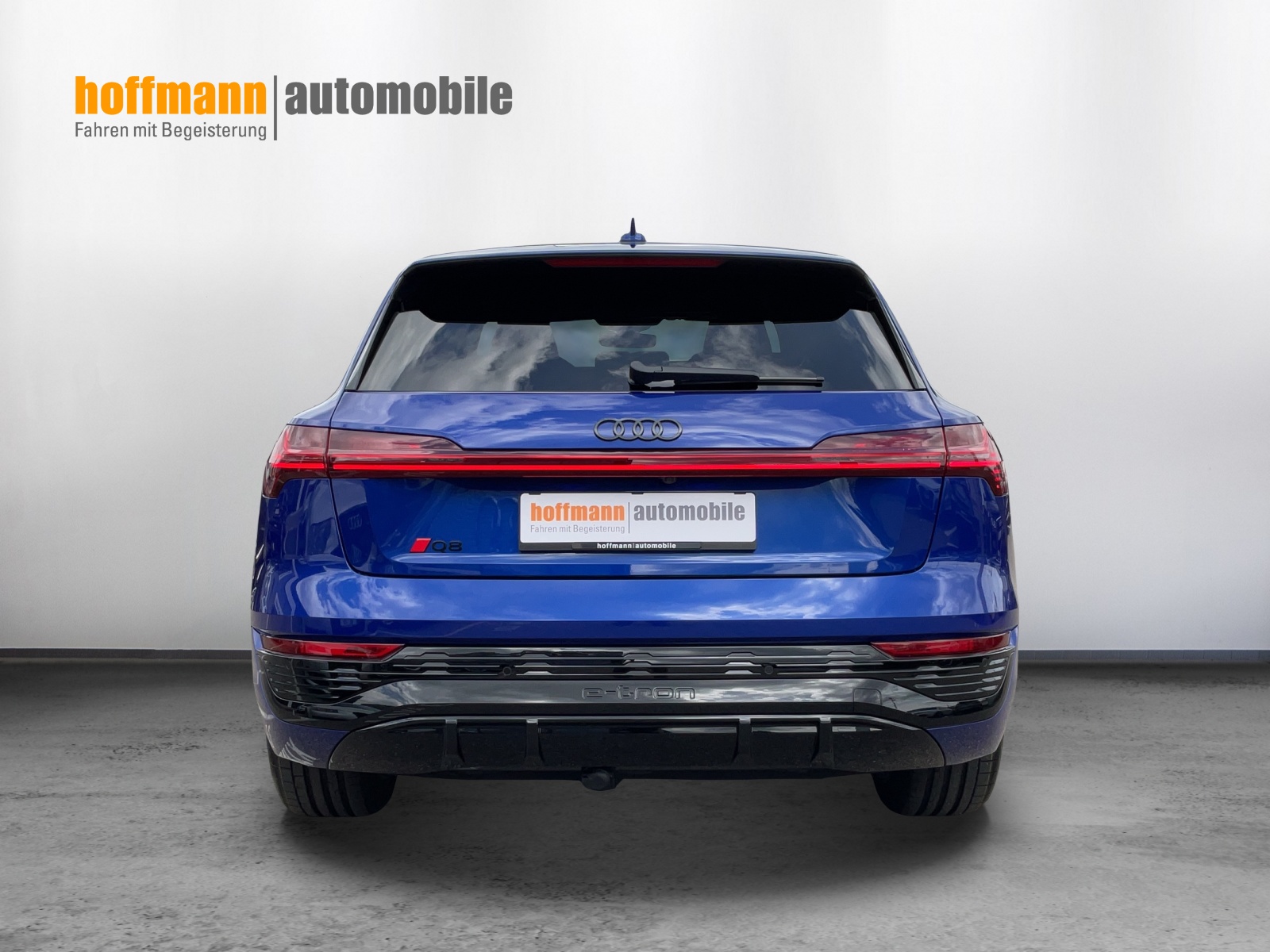 AUDI Q8 55 e-tron S line quattro-image-4