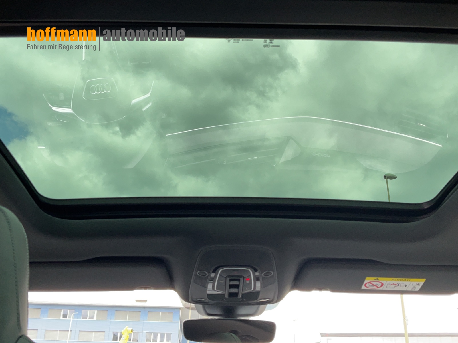 AUDI Q8 55 e-tron S line quattro-image-13