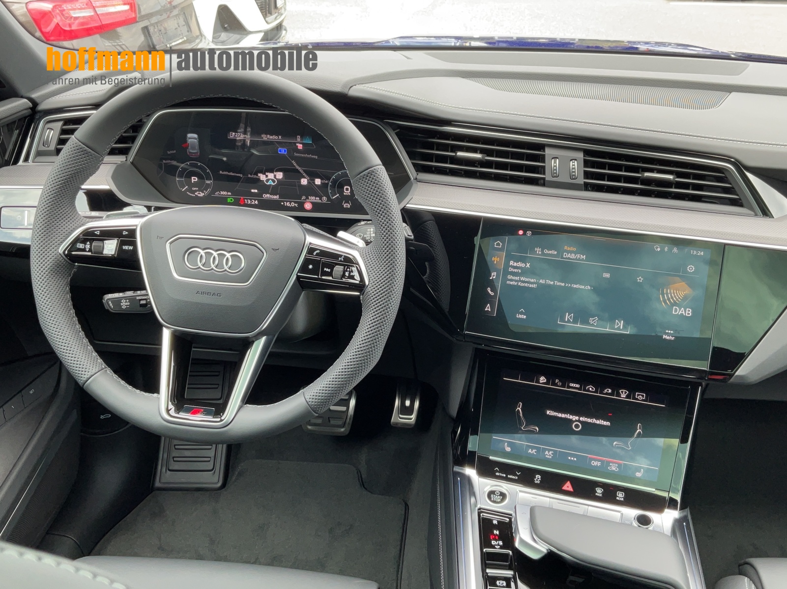 AUDI Q8 55 e-tron S line quattro-image-6