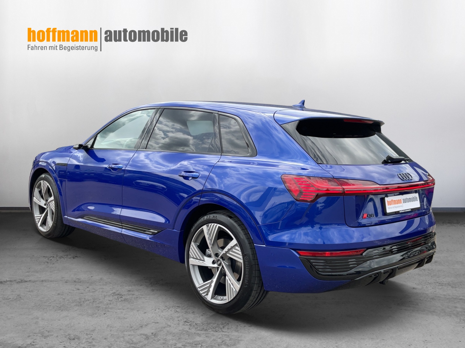 AUDI Q8 55 e-tron S line quattro-image-5
