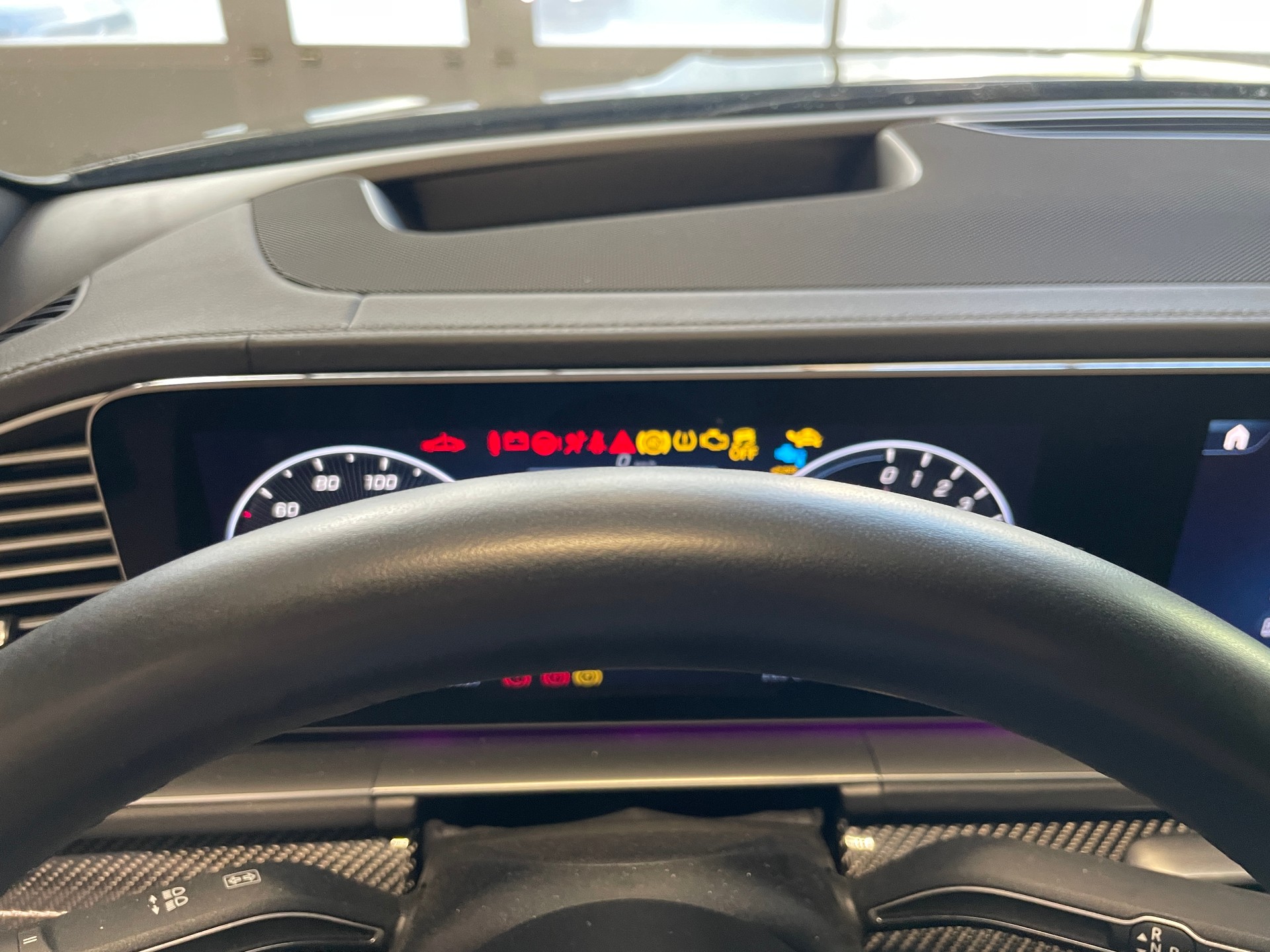 MERCEDES-BENZ GLE Coupé 400 e 4Matic+ 9G-Tronic AMG Line-image-16