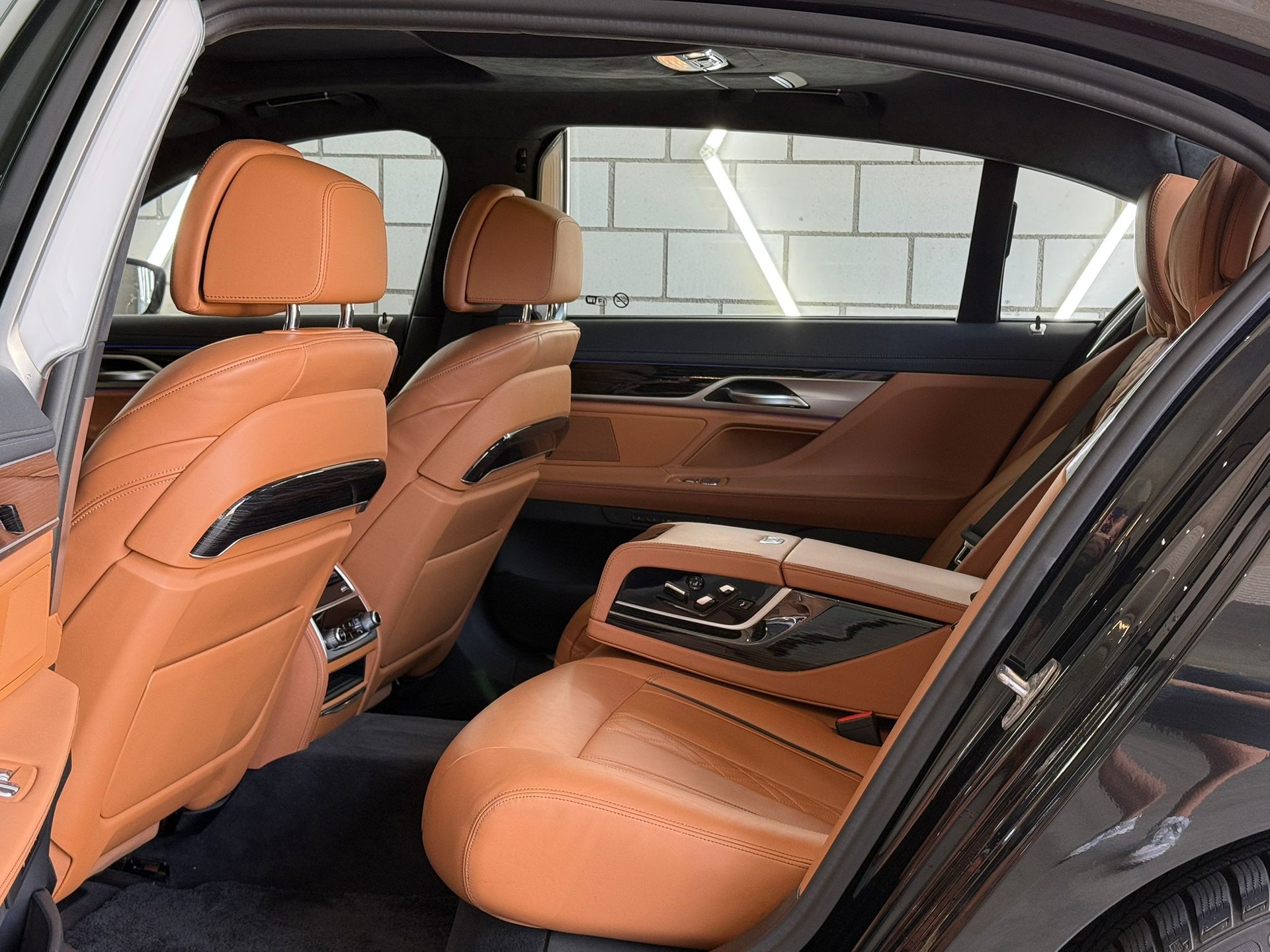 BMW 745Le xDrive Steptronic-image-13