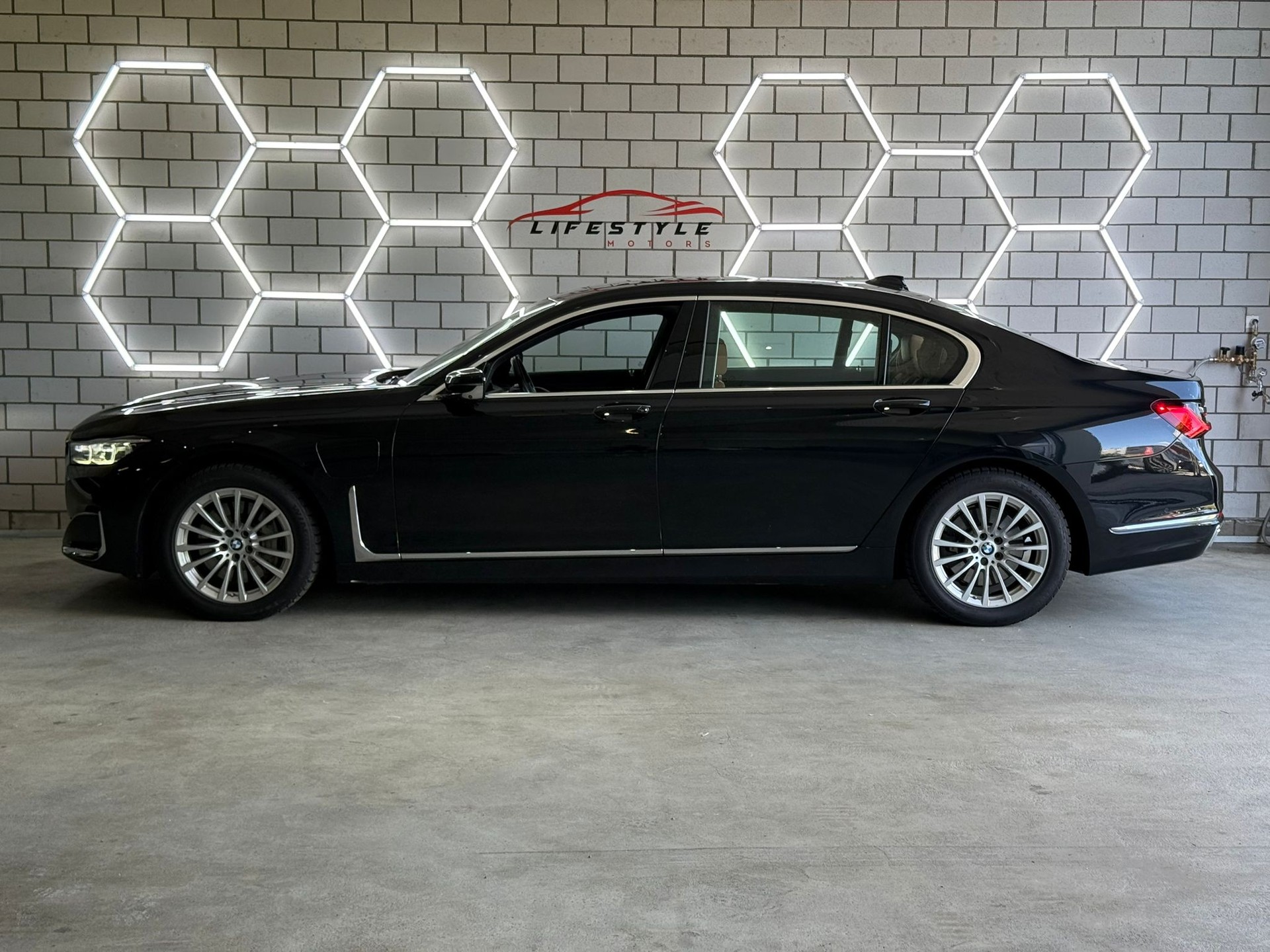 BMW 745Le xDrive Steptronic-image-1