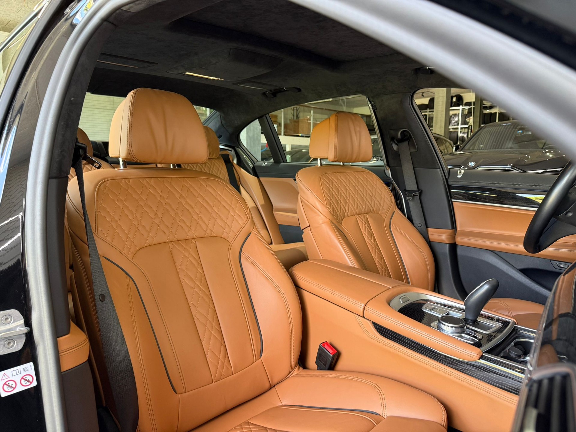 BMW 745Le xDrive Steptronic-image-12