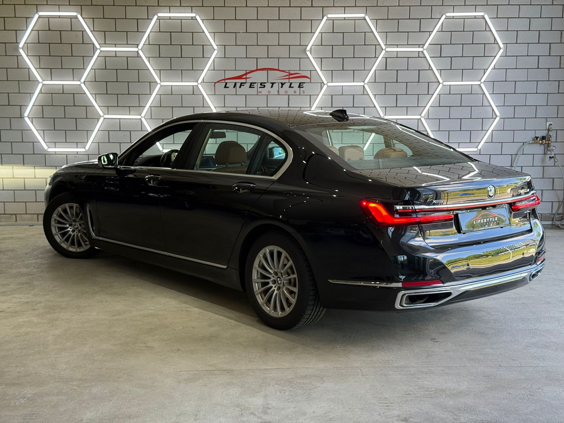 BMW 745Le xDrive Steptronic-image-2