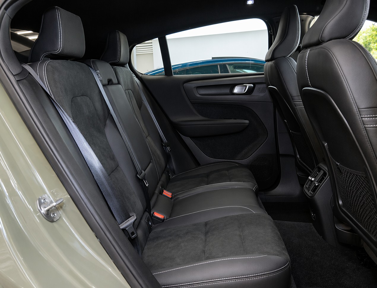 VOLVO C40 P8 Recharge Twin AWD Ultimate Pure Electric-image-4