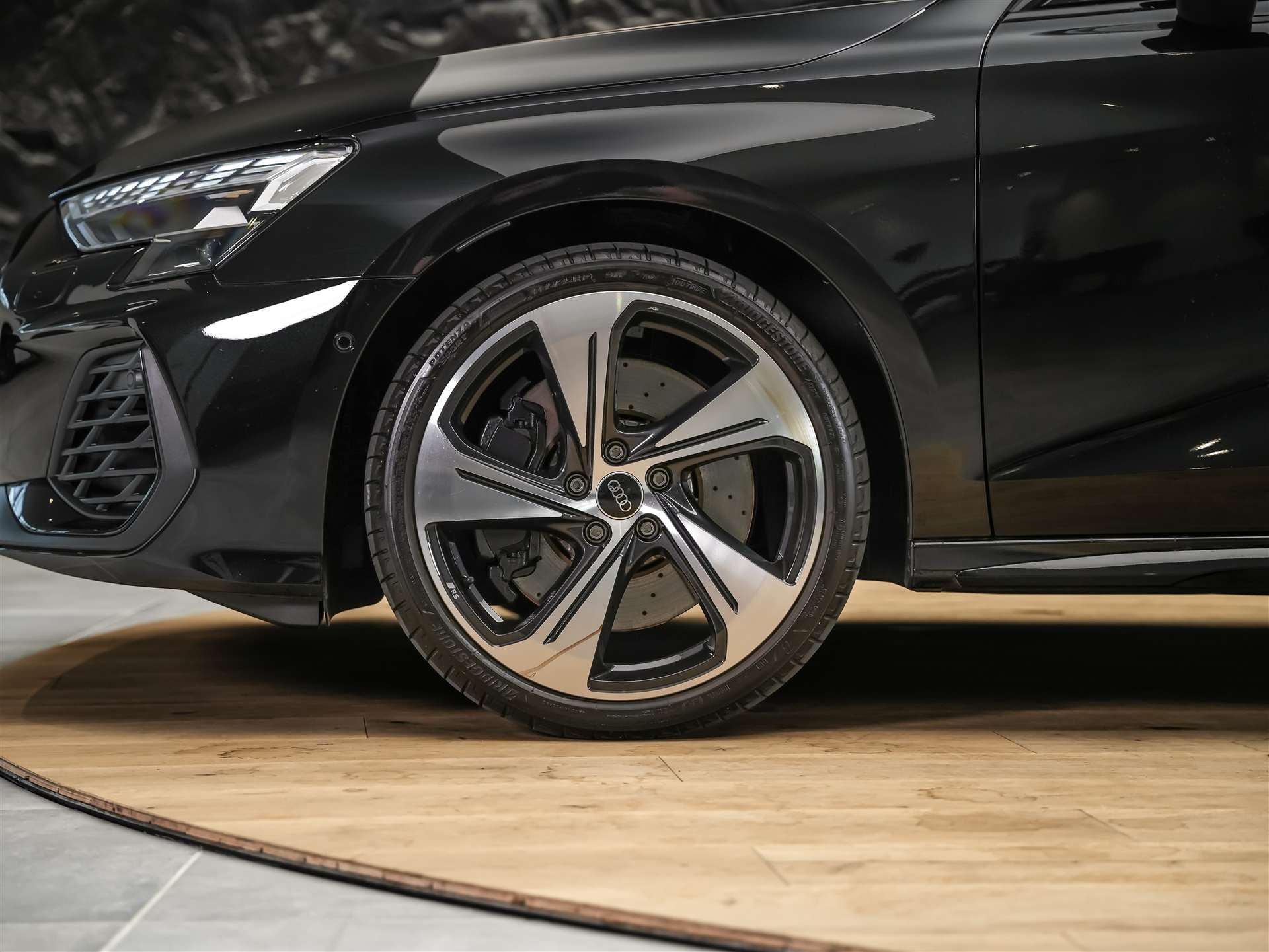 AUDI S3 Limousine 2.0 TFSI quattro S-Tronic *Facelift*Kamera*19" Felgen*ACC*-image-16