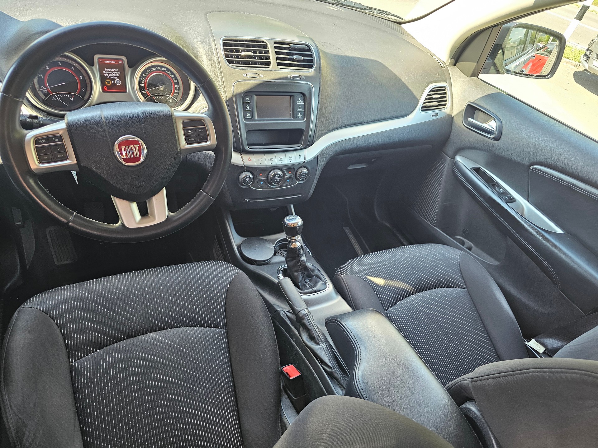 FIAT Freemont 2.0 MJ Urban-image-1