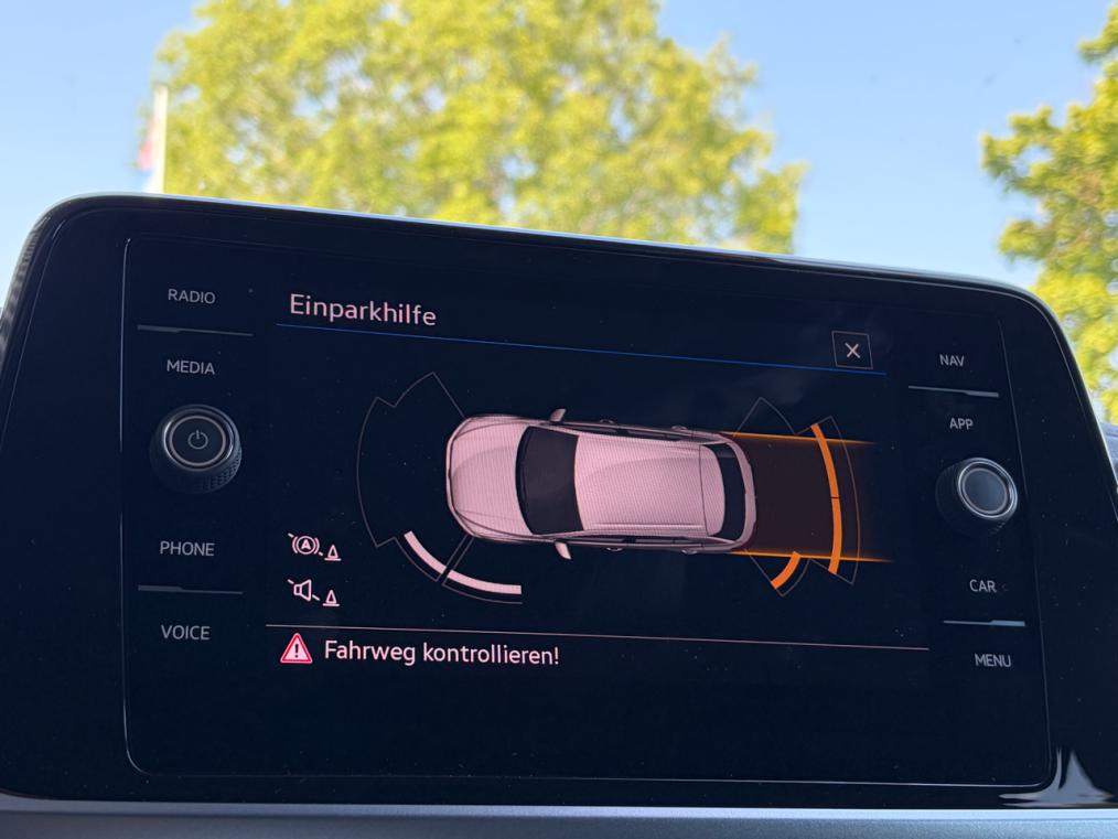 VW T-Roc 1.5 TSi EVO Life-image-6