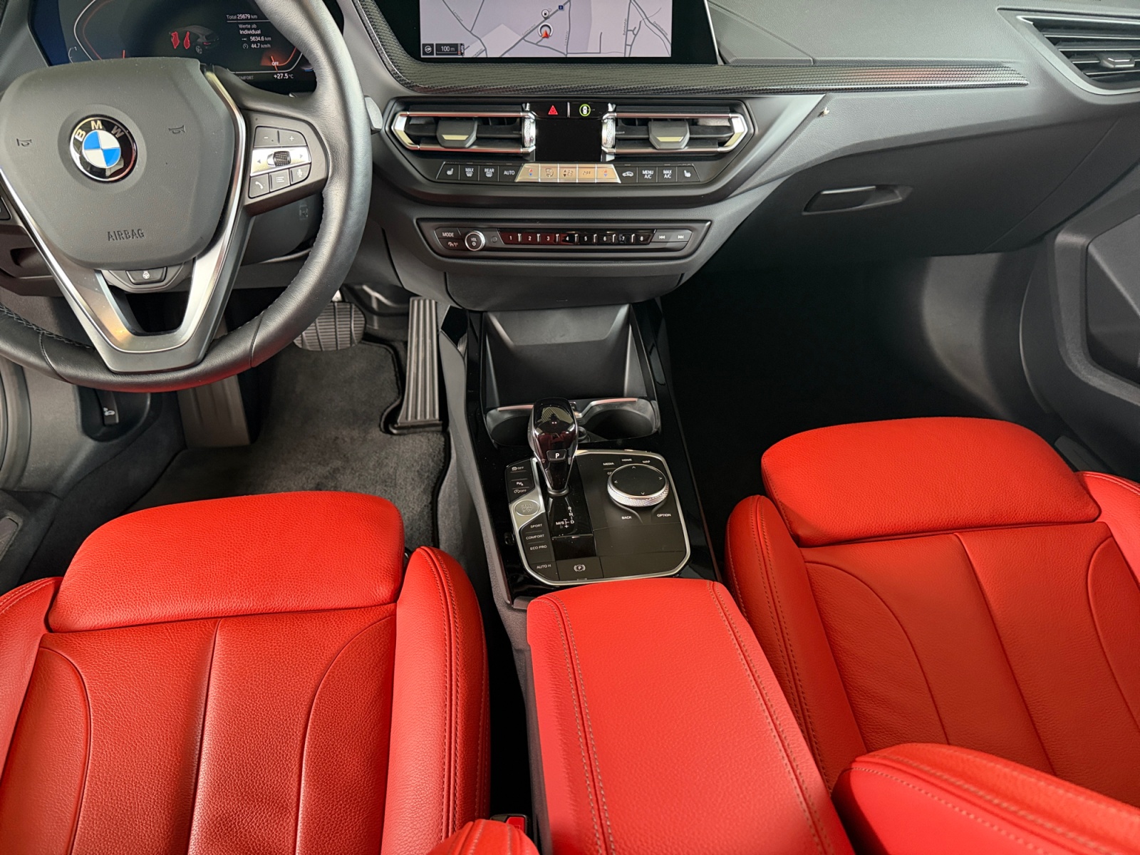 BMW 120i-image-10