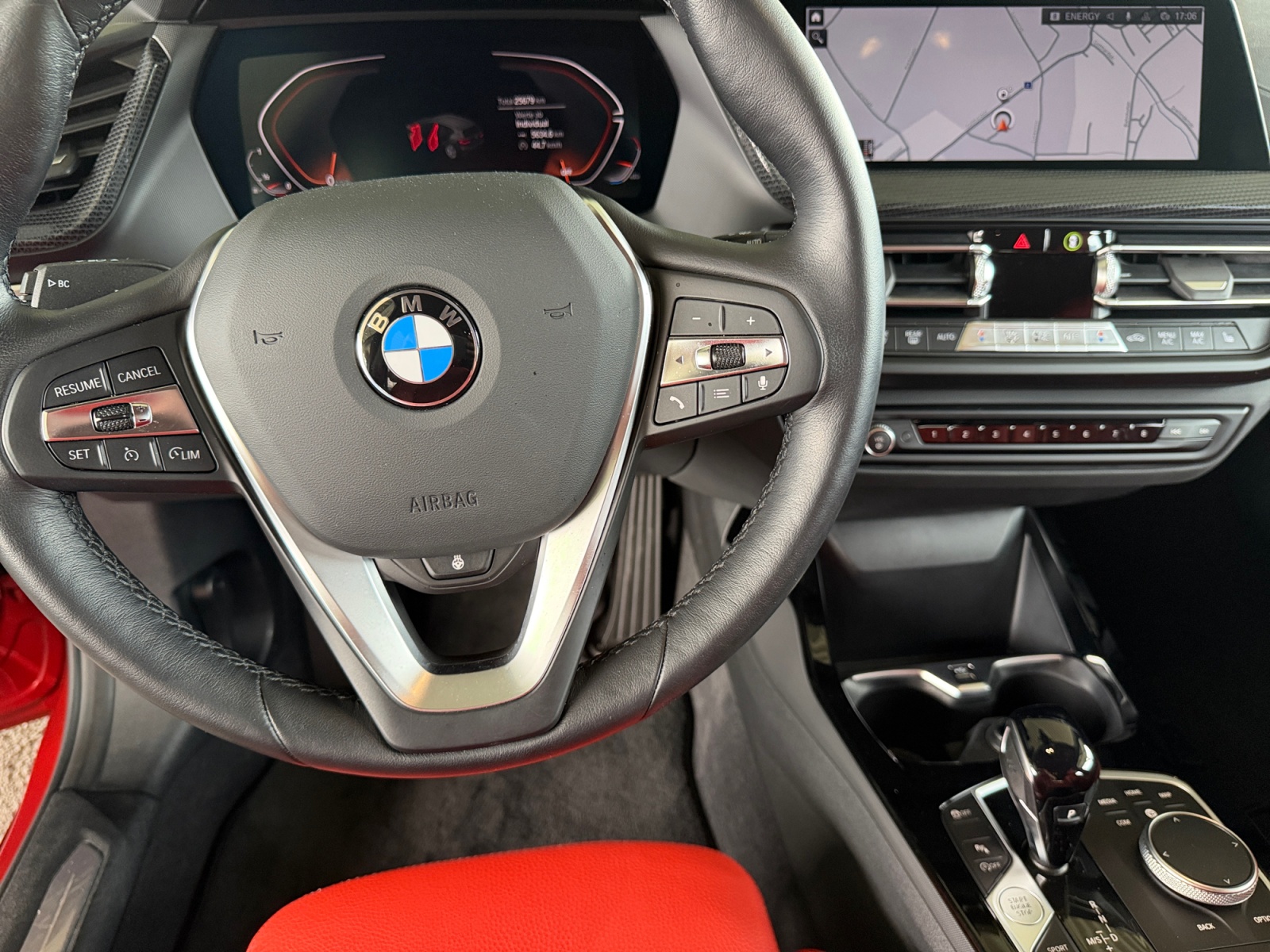 BMW 120i-image-11