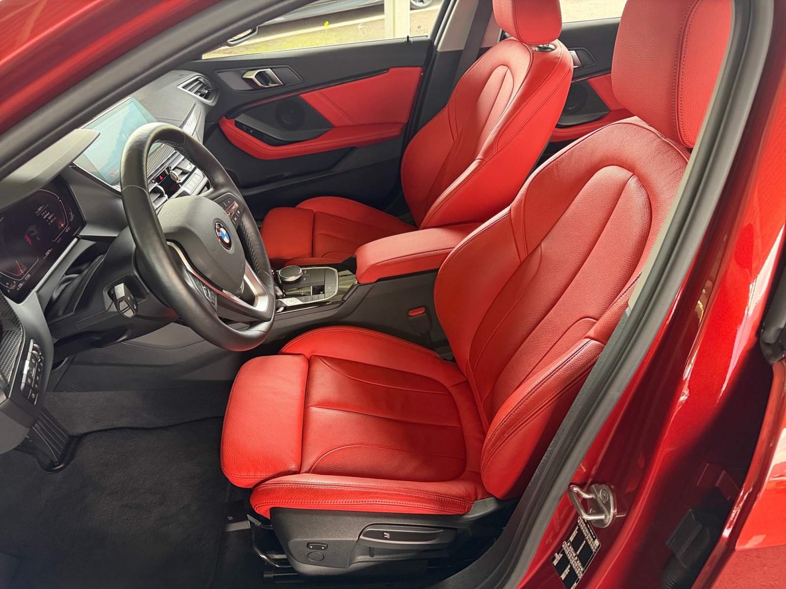 BMW 120i-image-8