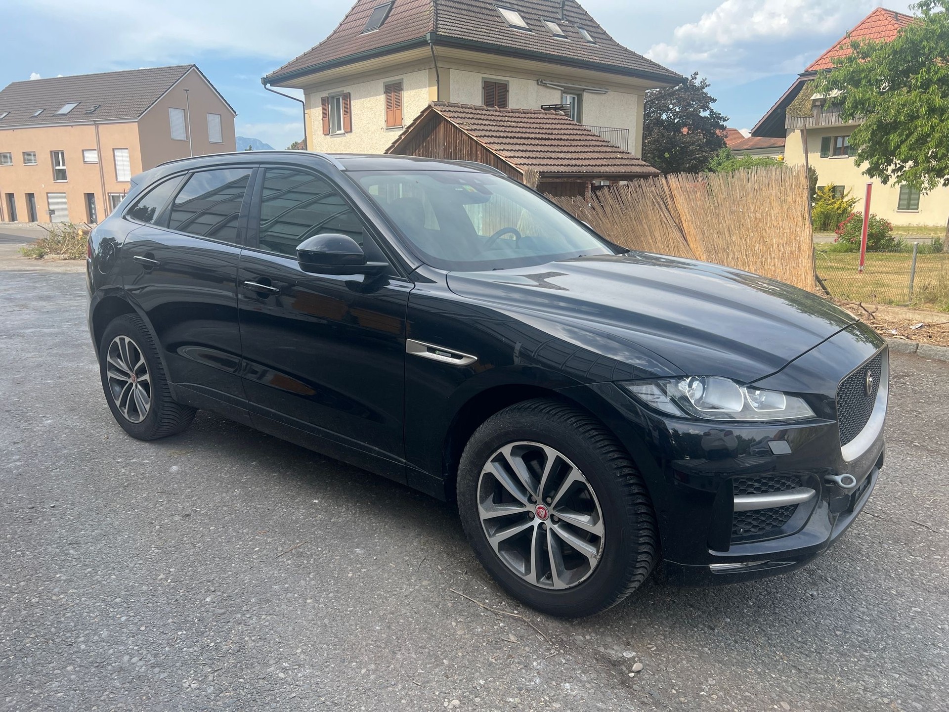 JAGUAR F-Pace 3.0 TD Prestige AWD Automatik-image-1
