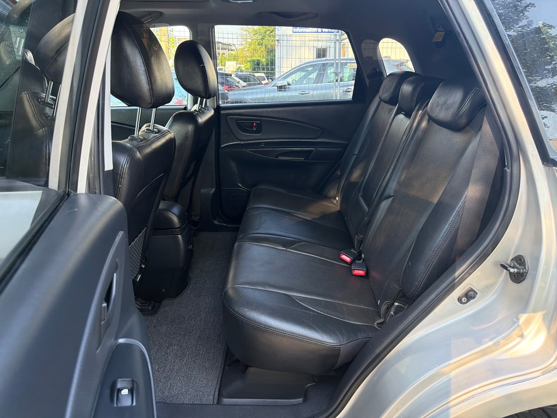 HYUNDAI Tucson 2.7 V6 Premium 4WD ** Voll-Leder ** Klima-auto ** Tempomat ** Sitzheizung ** Frisch Ab MFK-image-3