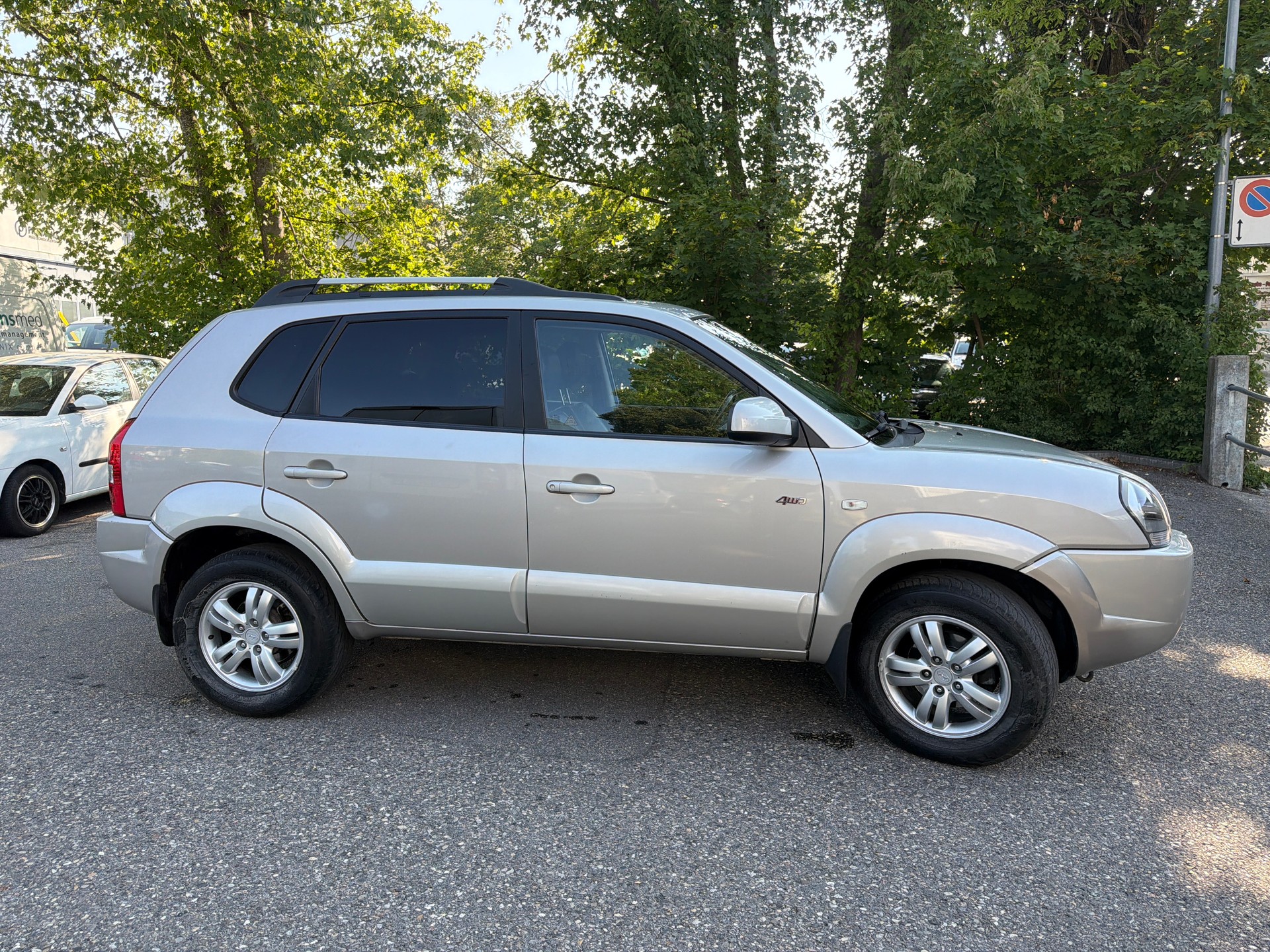 HYUNDAI Tucson 2.7 V6 Premium 4WD ** Voll-Leder ** Klima-auto ** Tempomat ** Sitzheizung ** Frisch Ab MFK-image-9