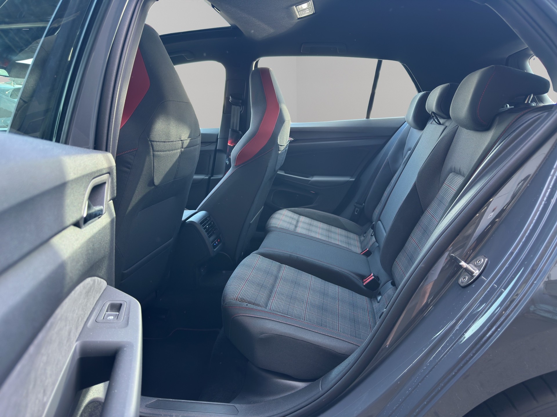 VW Golf 2.0 TSI GTI DSG-image-10