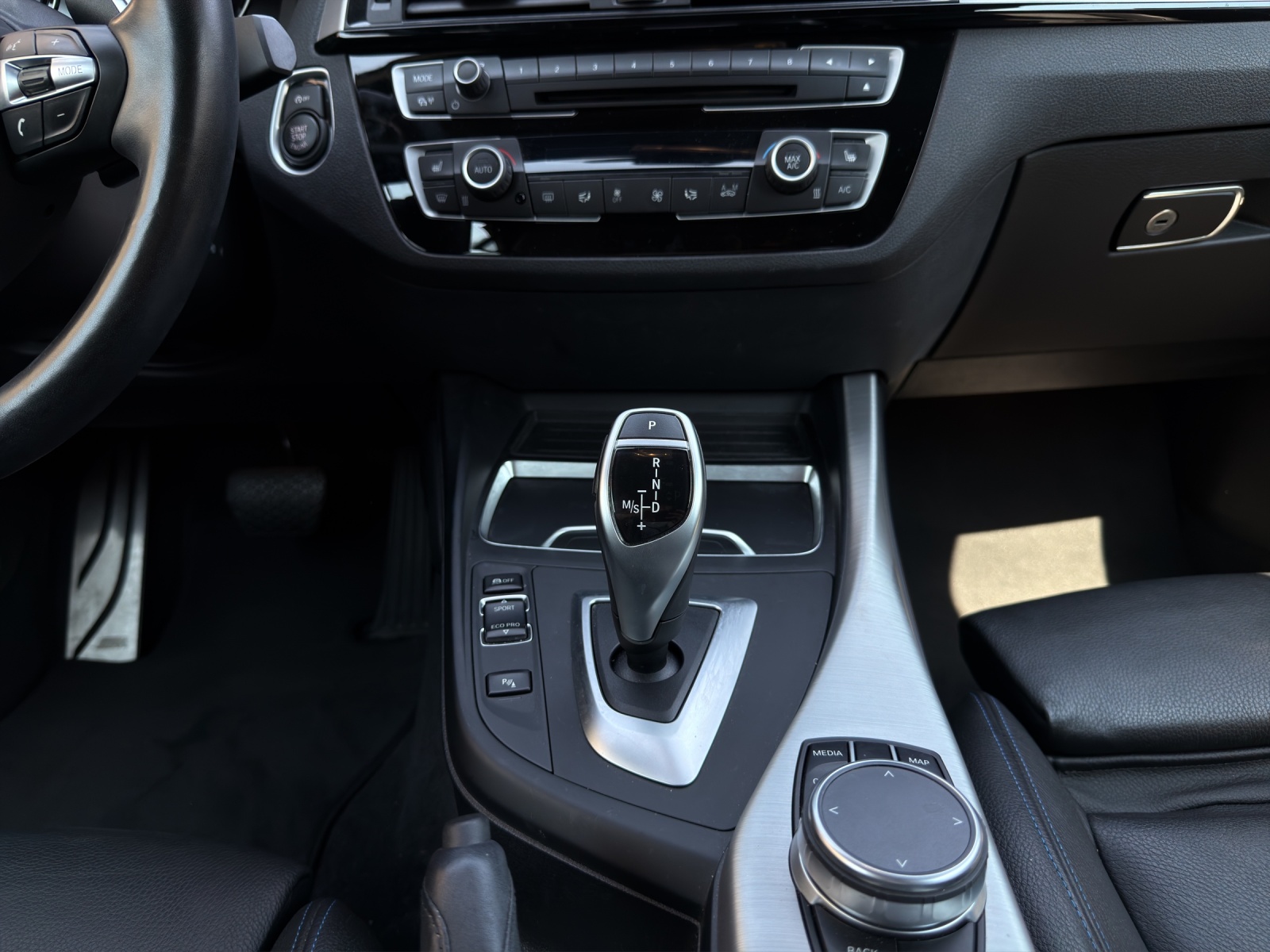 BMW M240i xDrive SAG Cabrio-image-17