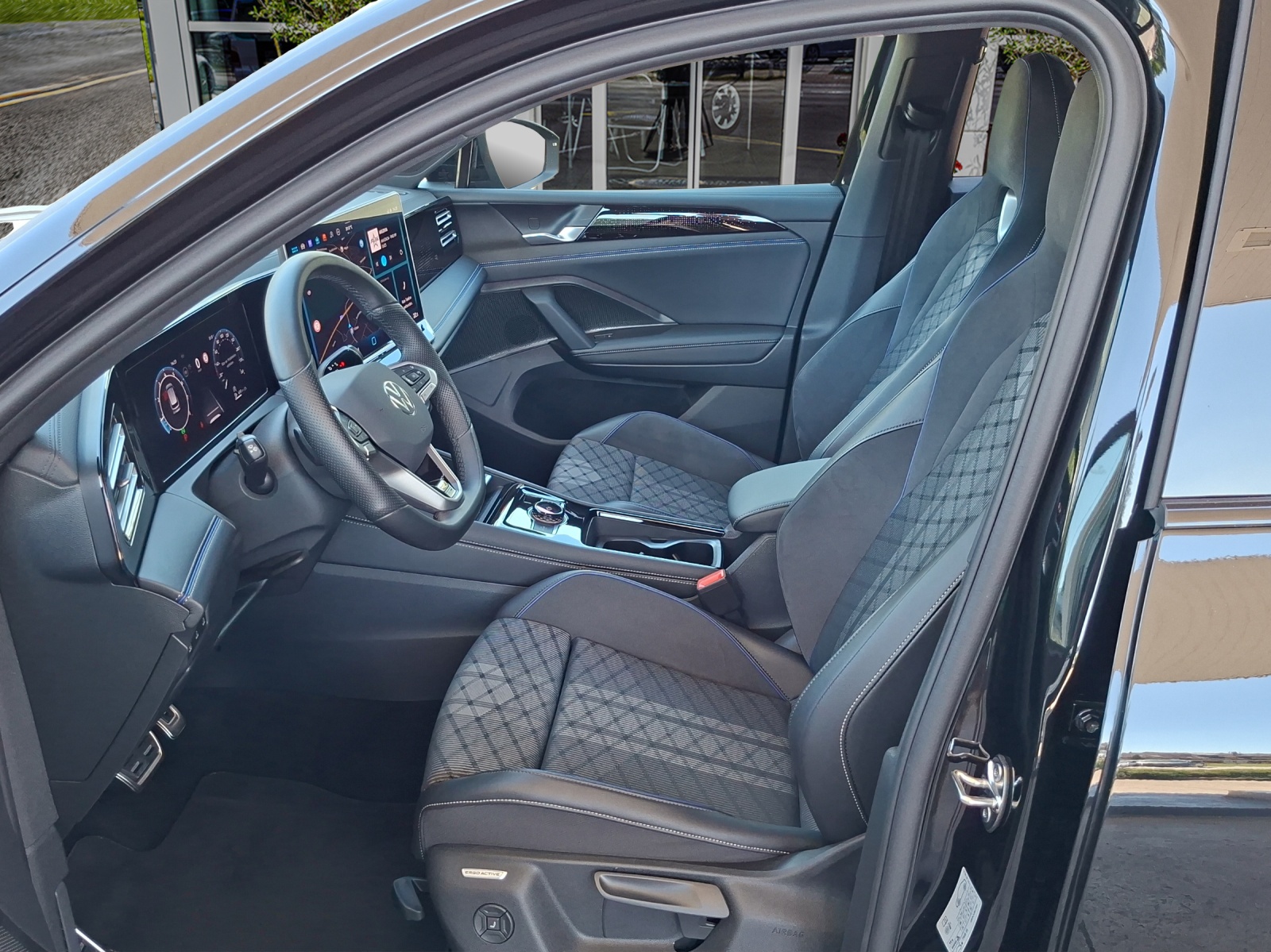 VW Tiguan 2.0 TSI DSG R-Line 4Motion-image-10
