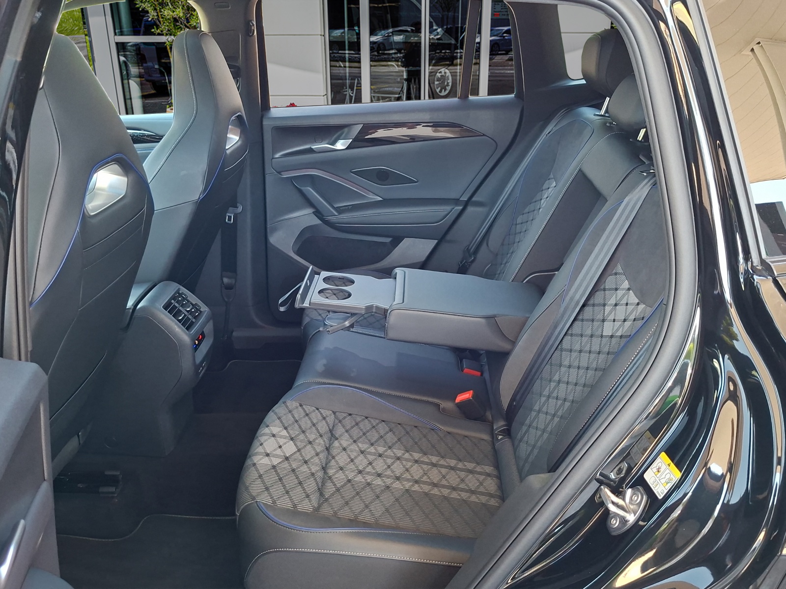 VW Tiguan 2.0 TSI DSG R-Line 4Motion-image-19