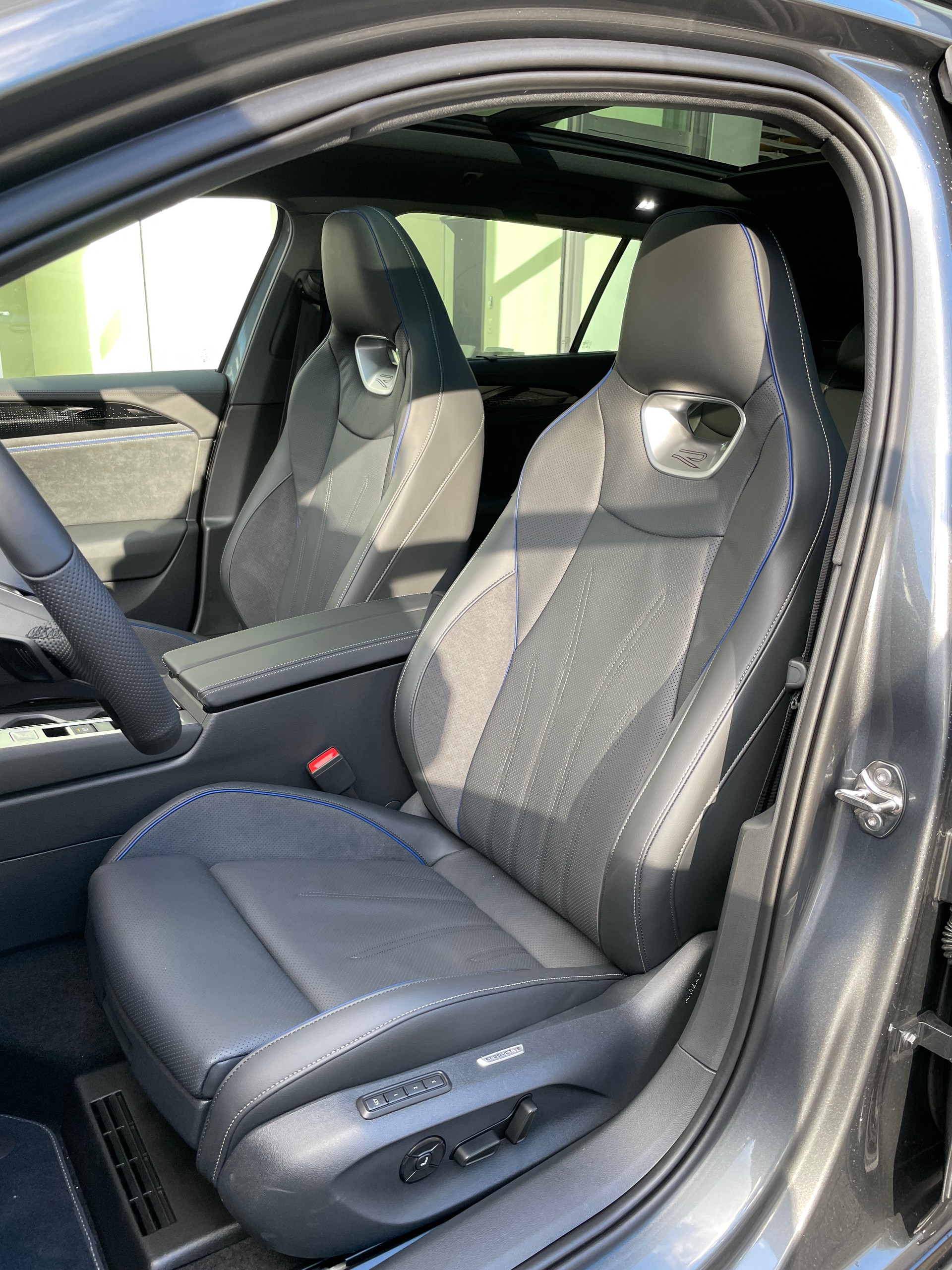 VW Passat Variant 1.5eTSI R-Line DSG-image-11