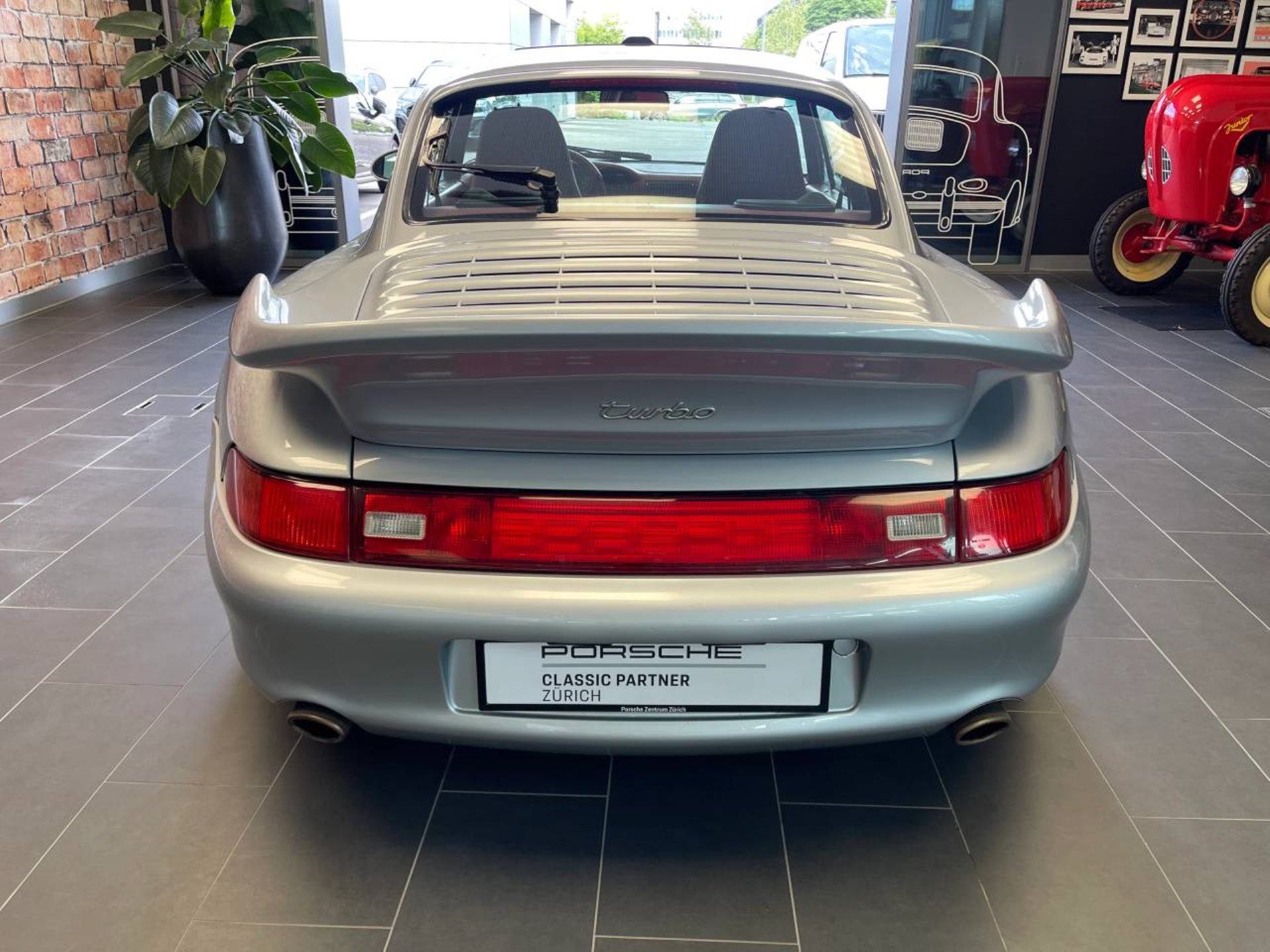 PORSCHE 911 Turbo-showroom-element-2