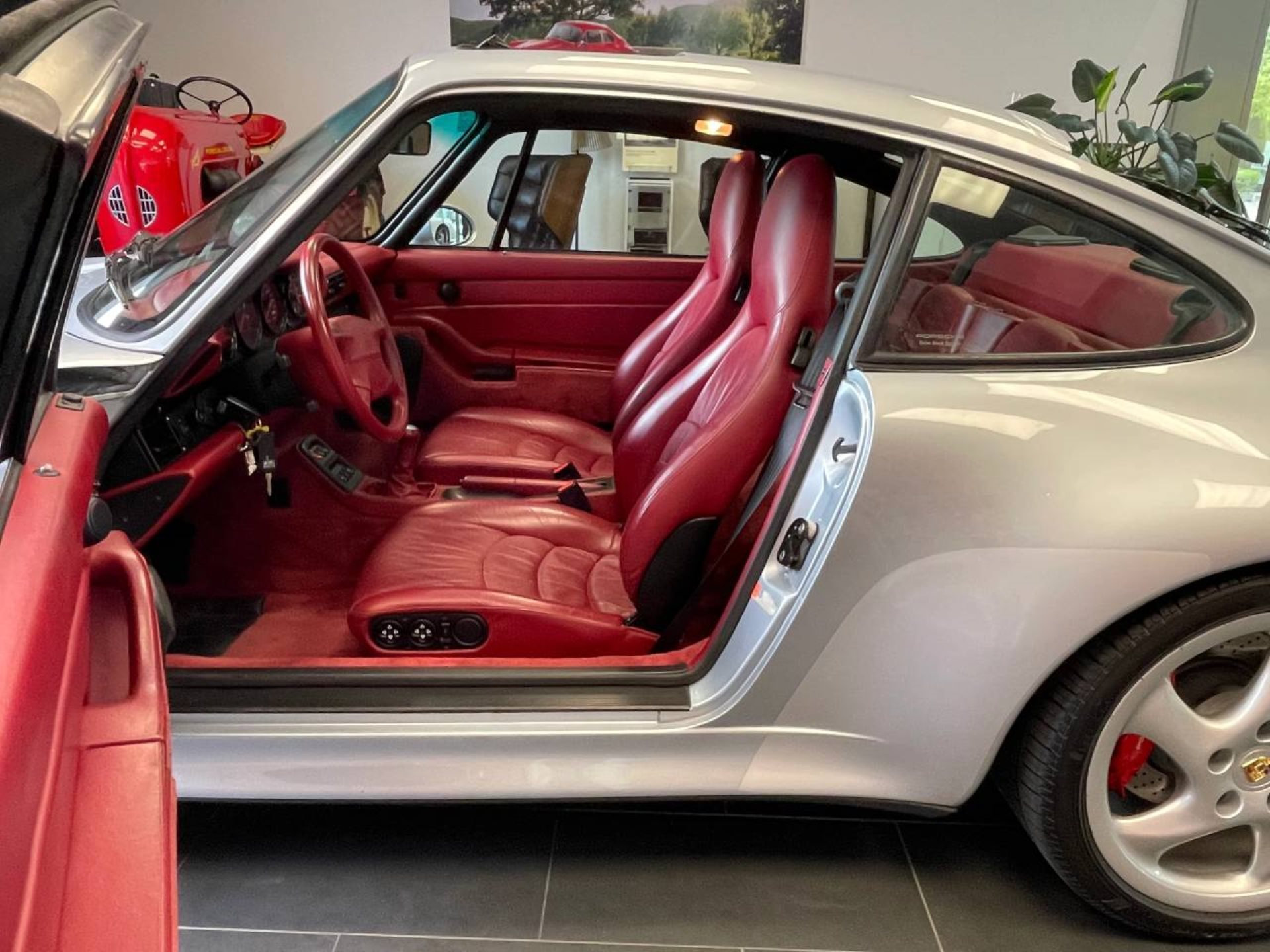 PORSCHE 911 Turbo-image-12