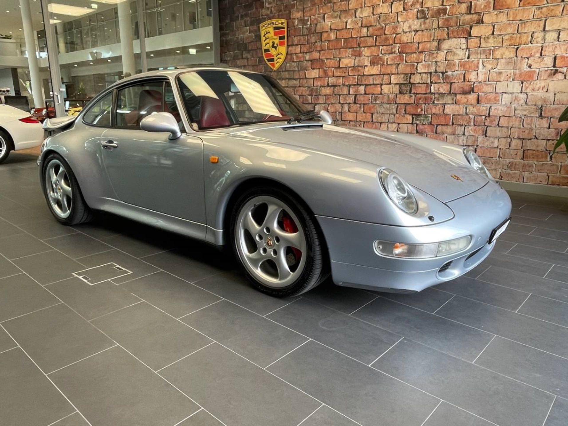PORSCHE 911 Turbo-showroom-element-1