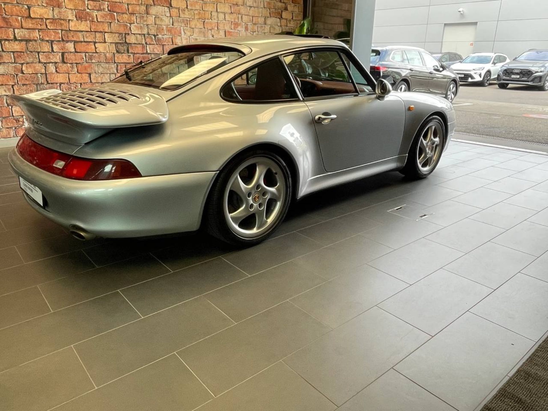 PORSCHE 911 Turbo-image-6