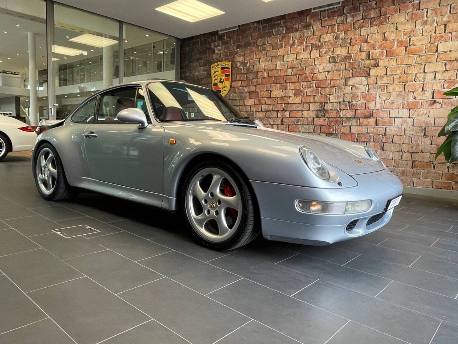 PORSCHE 911 Turbo-image-9
