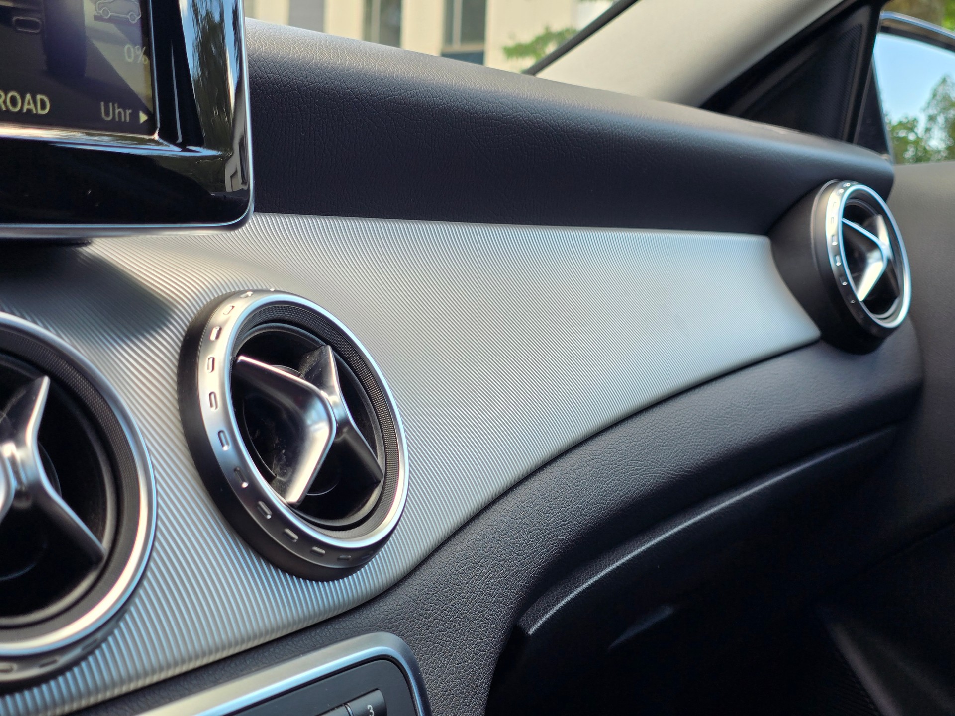 MERCEDES-BENZ GLA 250 Urban 4Matic 7G-DCT-image-13