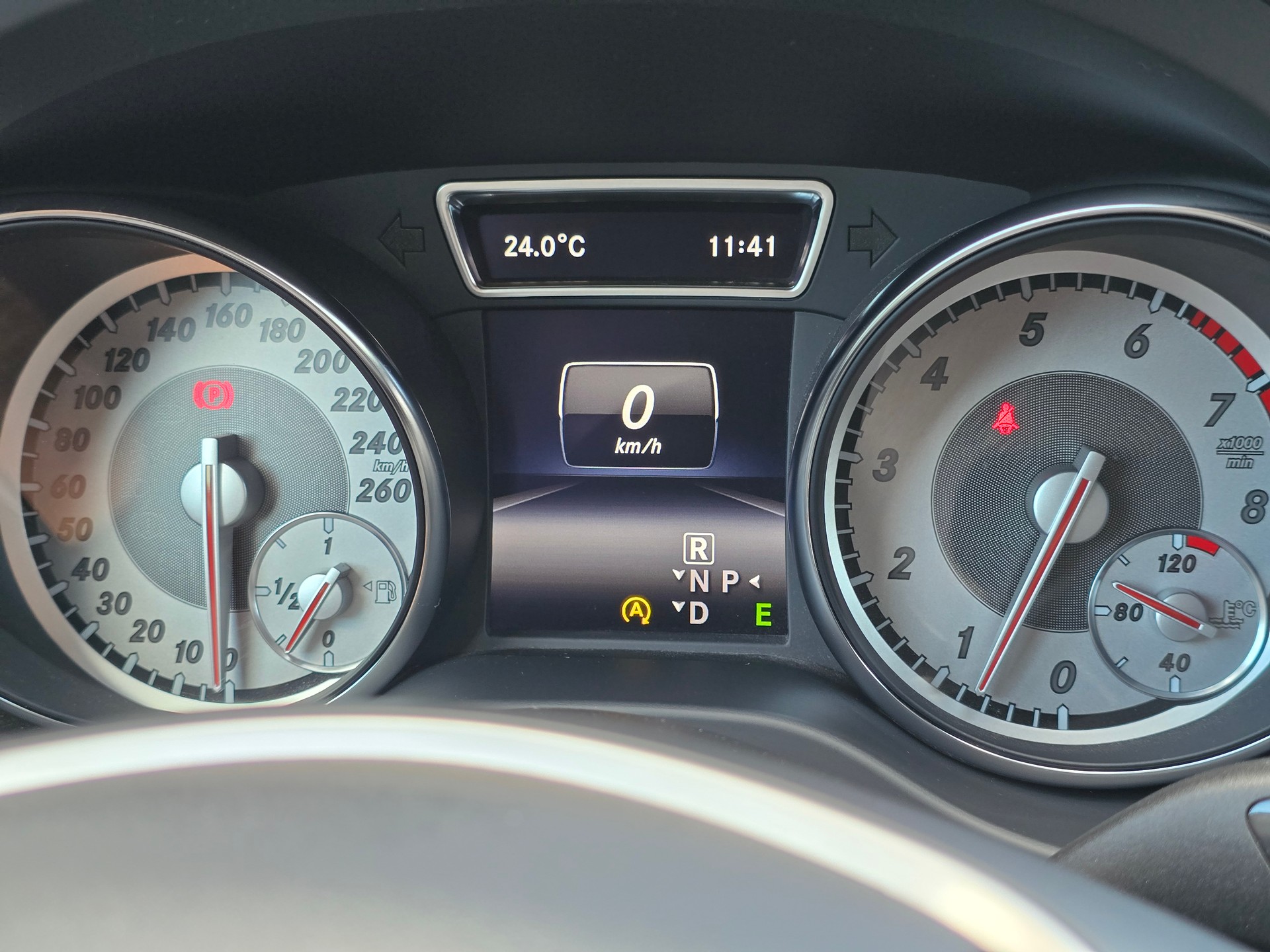 MERCEDES-BENZ GLA 250 Urban 4Matic 7G-DCT-image-15