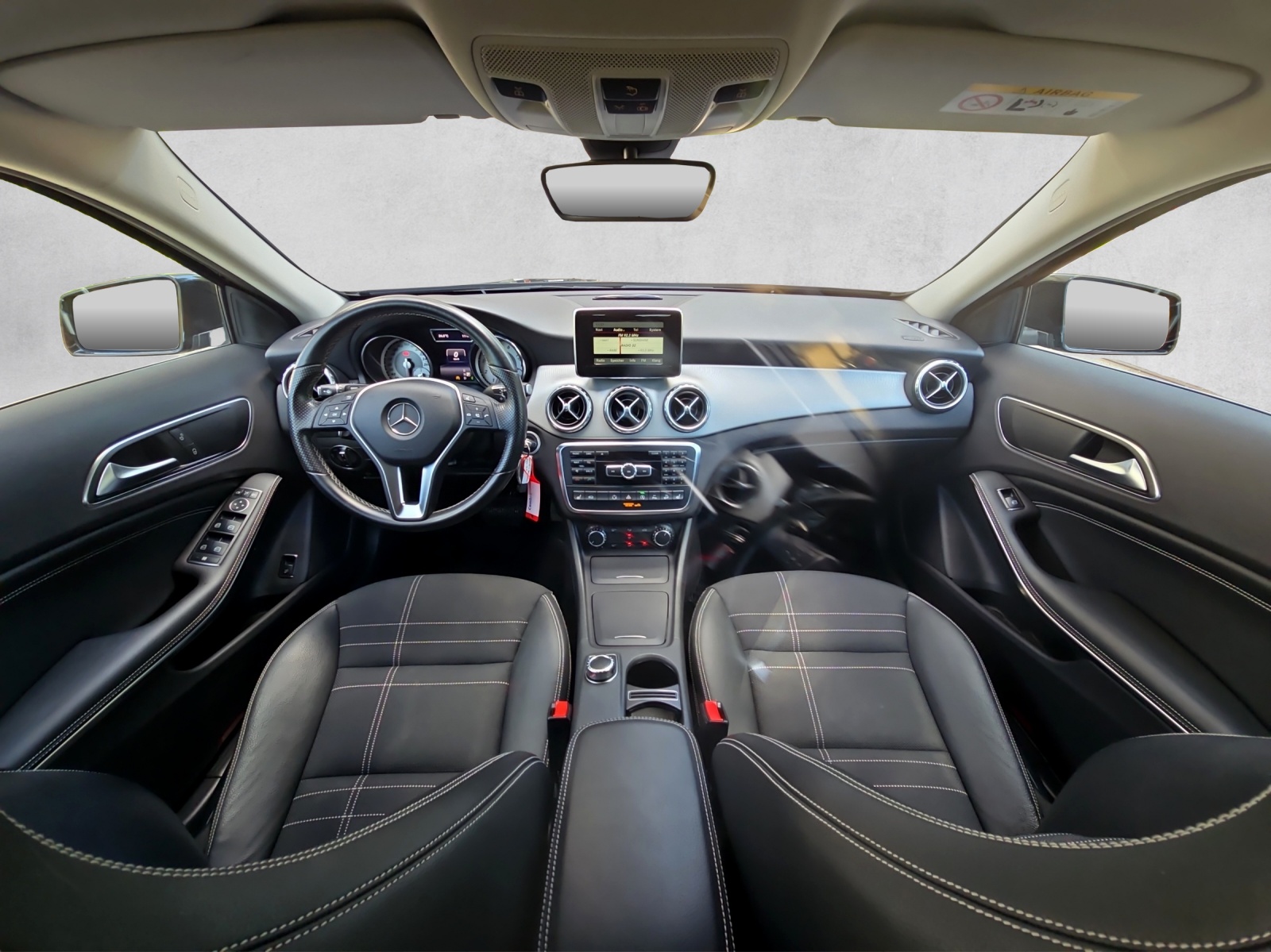 MERCEDES-BENZ GLA 250 Urban 4Matic 7G-DCT-image-12