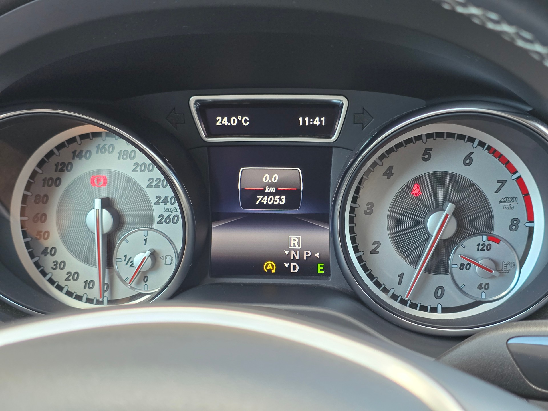 MERCEDES-BENZ GLA 250 Urban 4Matic 7G-DCT-image-14