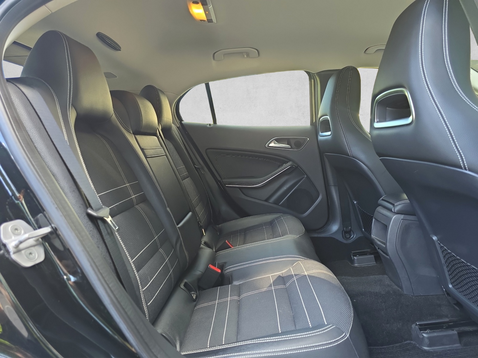 MERCEDES-BENZ GLA 250 Urban 4Matic 7G-DCT-image-9