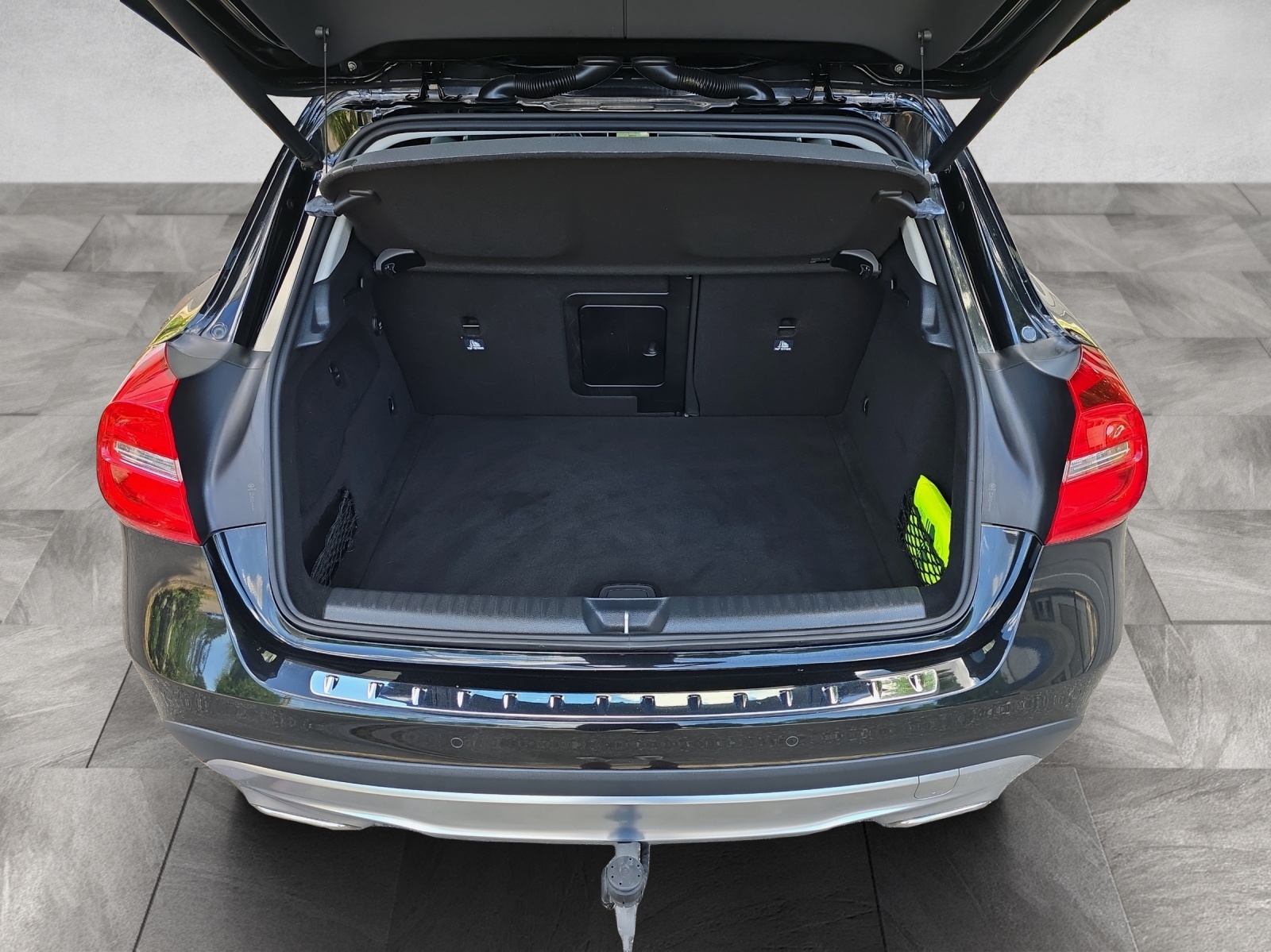 MERCEDES-BENZ GLA 250 Urban 4Matic 7G-DCT-image-25
