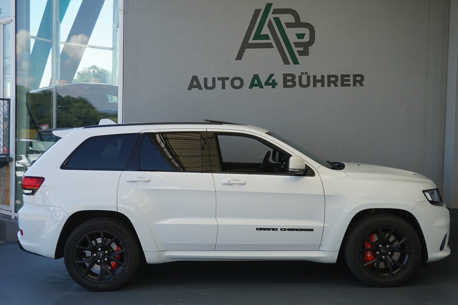 JEEP GrandCherokee 6.4 SRT8 392er 468PS CH-Auto mit Gratisservice !!-image-4