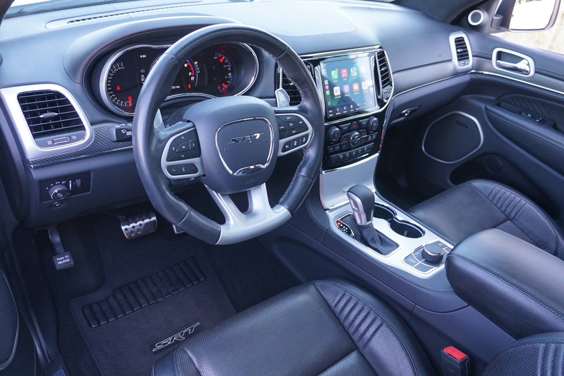 JEEP GrandCherokee 6.4 SRT8 392er 468PS CH-Auto mit Gratisservice !!-image-17
