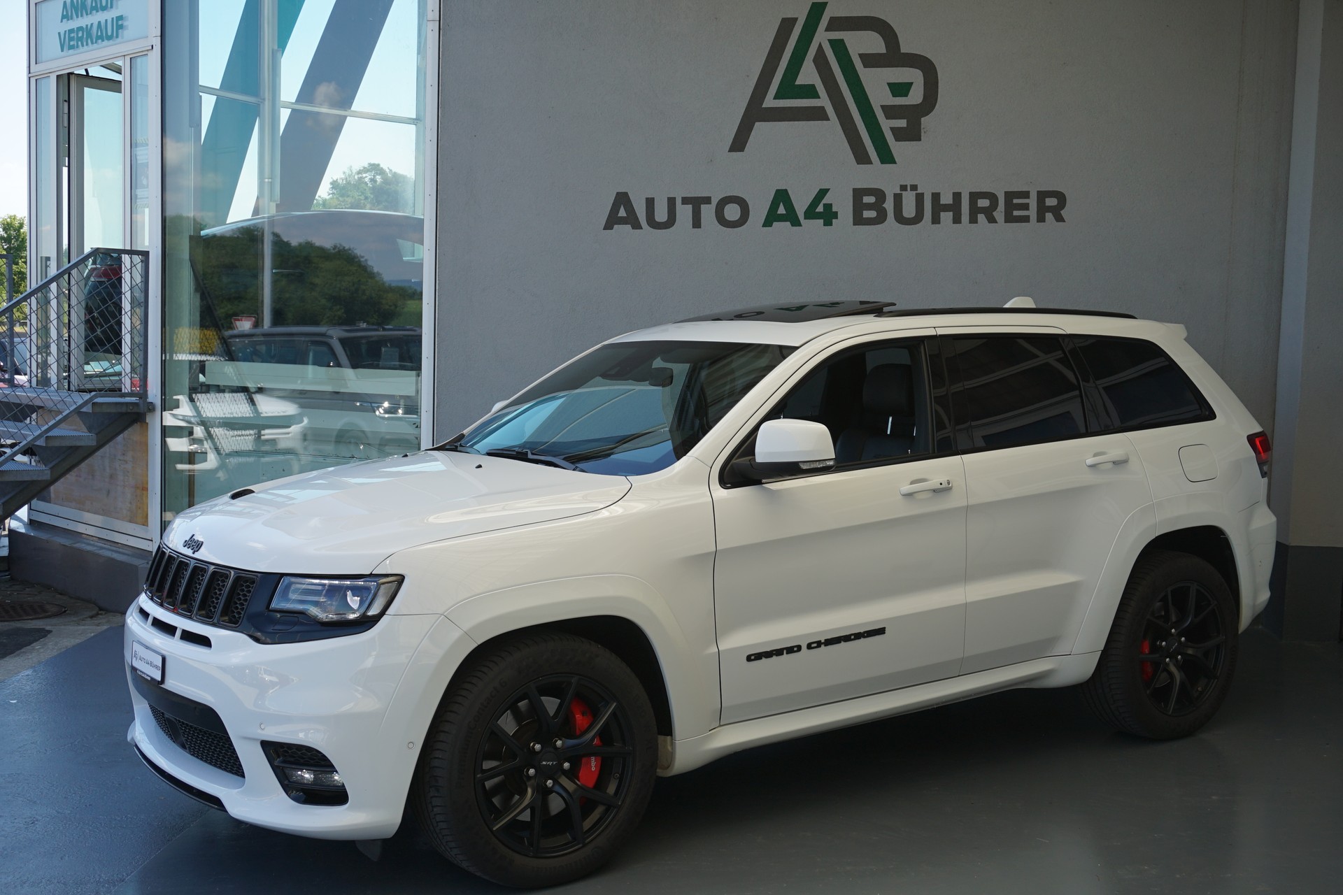 JEEP GrandCherokee 6.4 SRT8 392er 468PS CH-Auto mit Gratisservice !!-image-3
