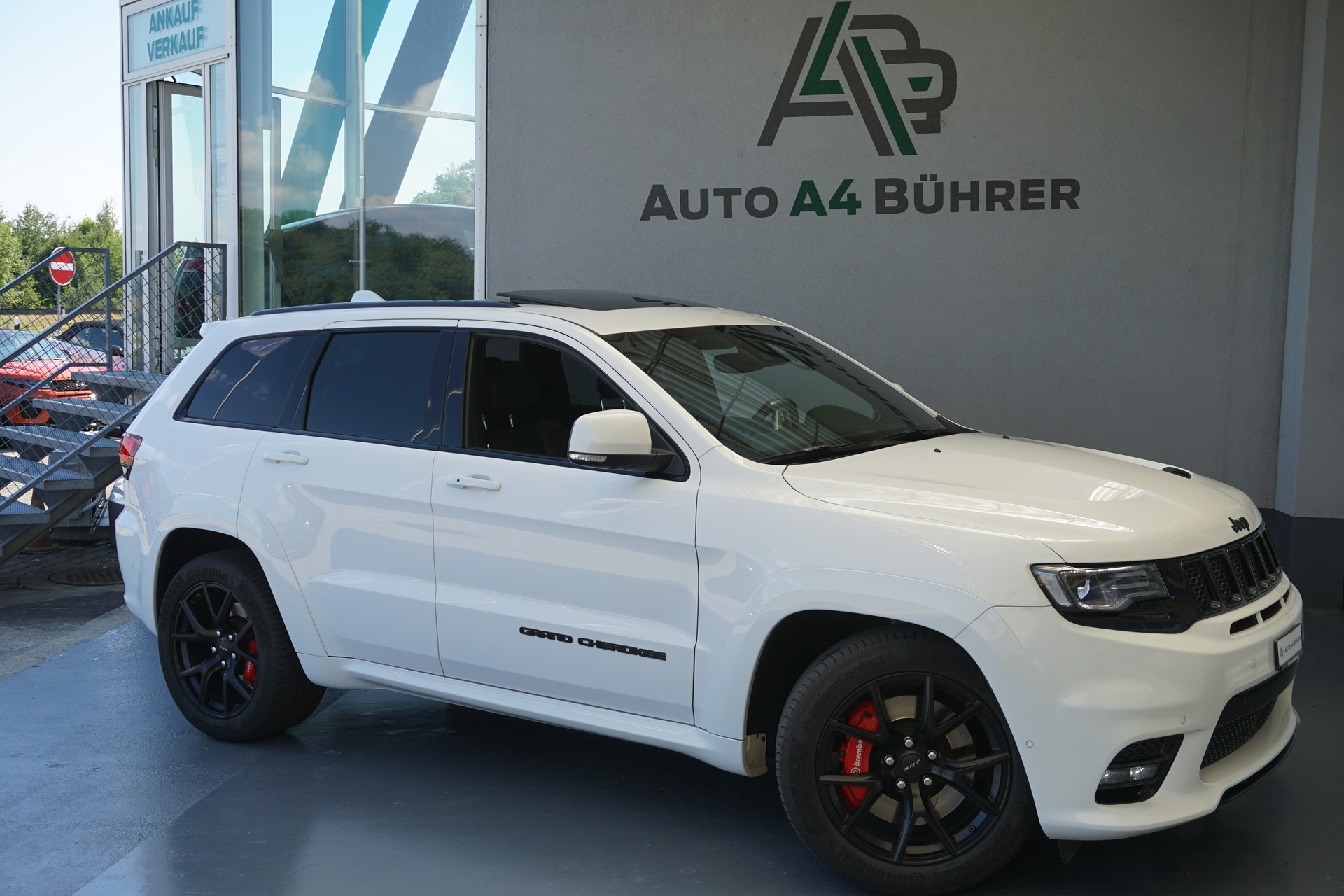 JEEP GrandCherokee 6.4 SRT8 392er 468PS CH-Auto mit Gratisservice !!-image-1