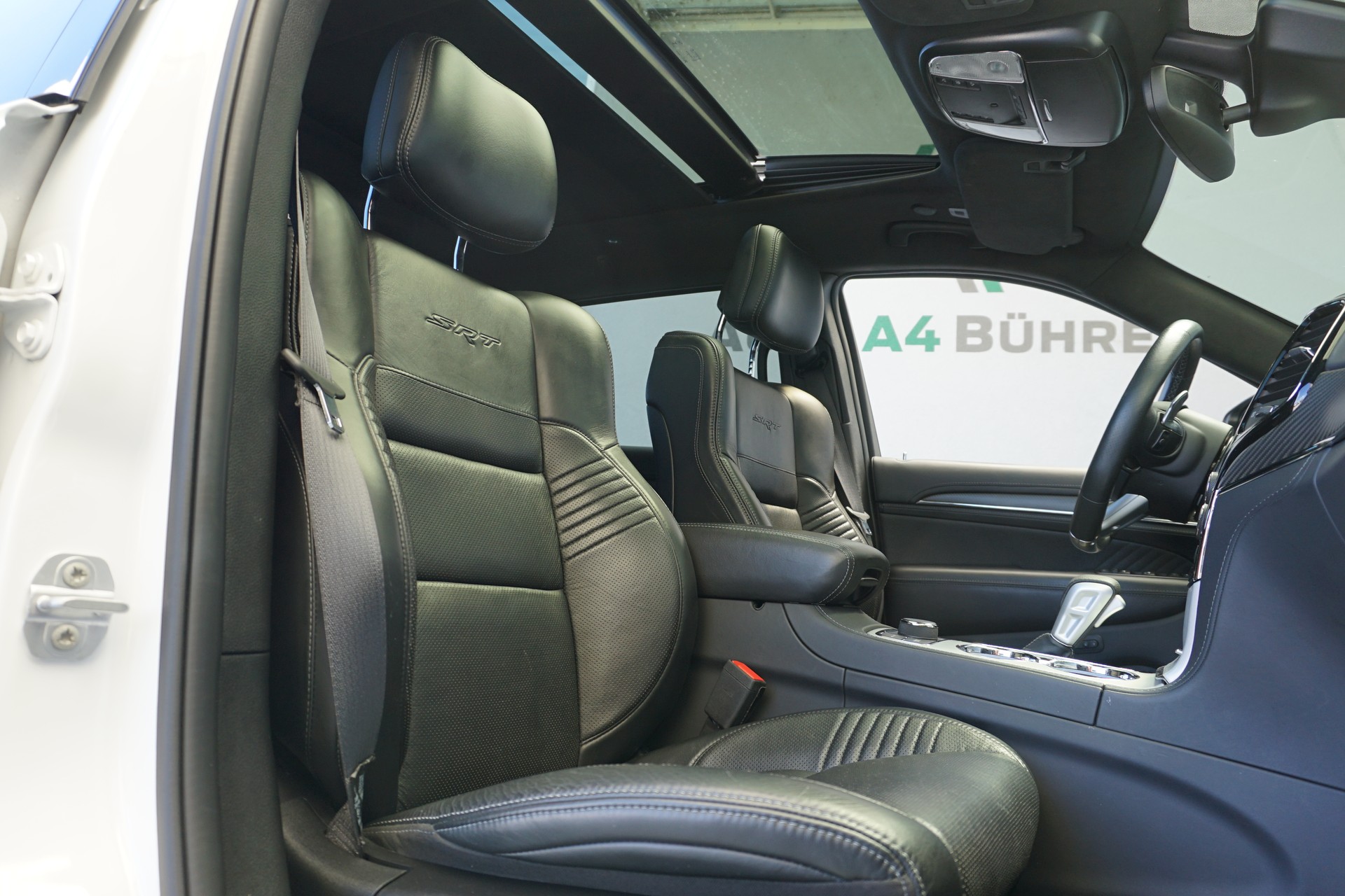 JEEP GrandCherokee 6.4 SRT8 392er 468PS CH-Auto mit Gratisservice !!-image-19