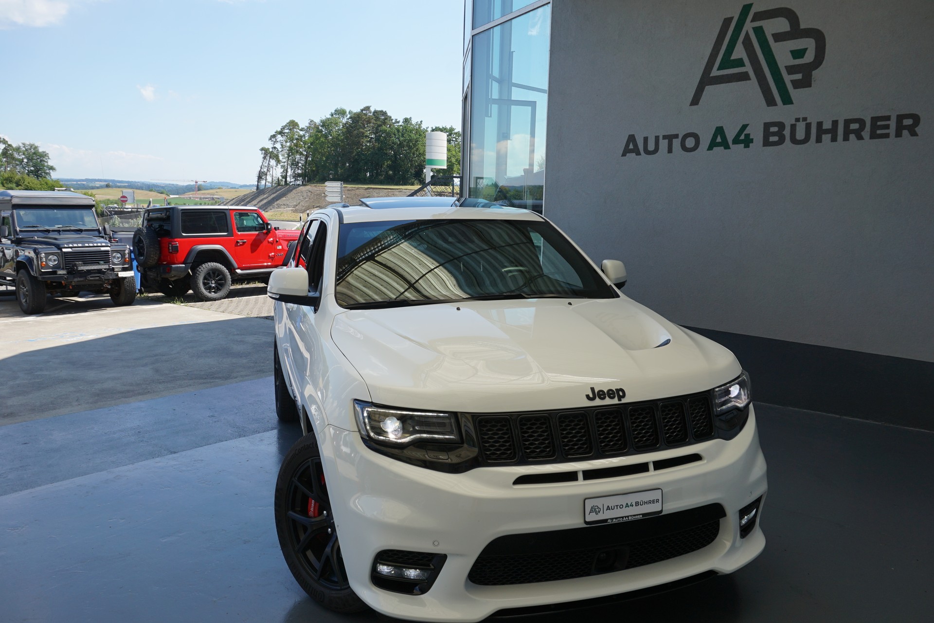 JEEP GrandCherokee 6.4 SRT8 392er 468PS CH-Auto mit Gratisservice !!-image-2