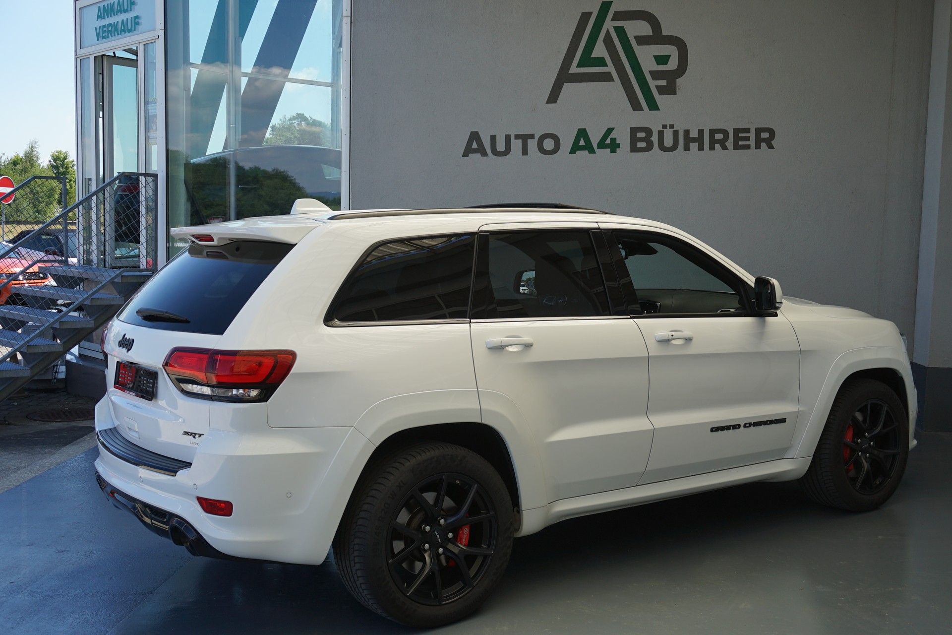 JEEP GrandCherokee 6.4 SRT8 392er 468PS CH-Auto mit Gratisservice !!-image-7